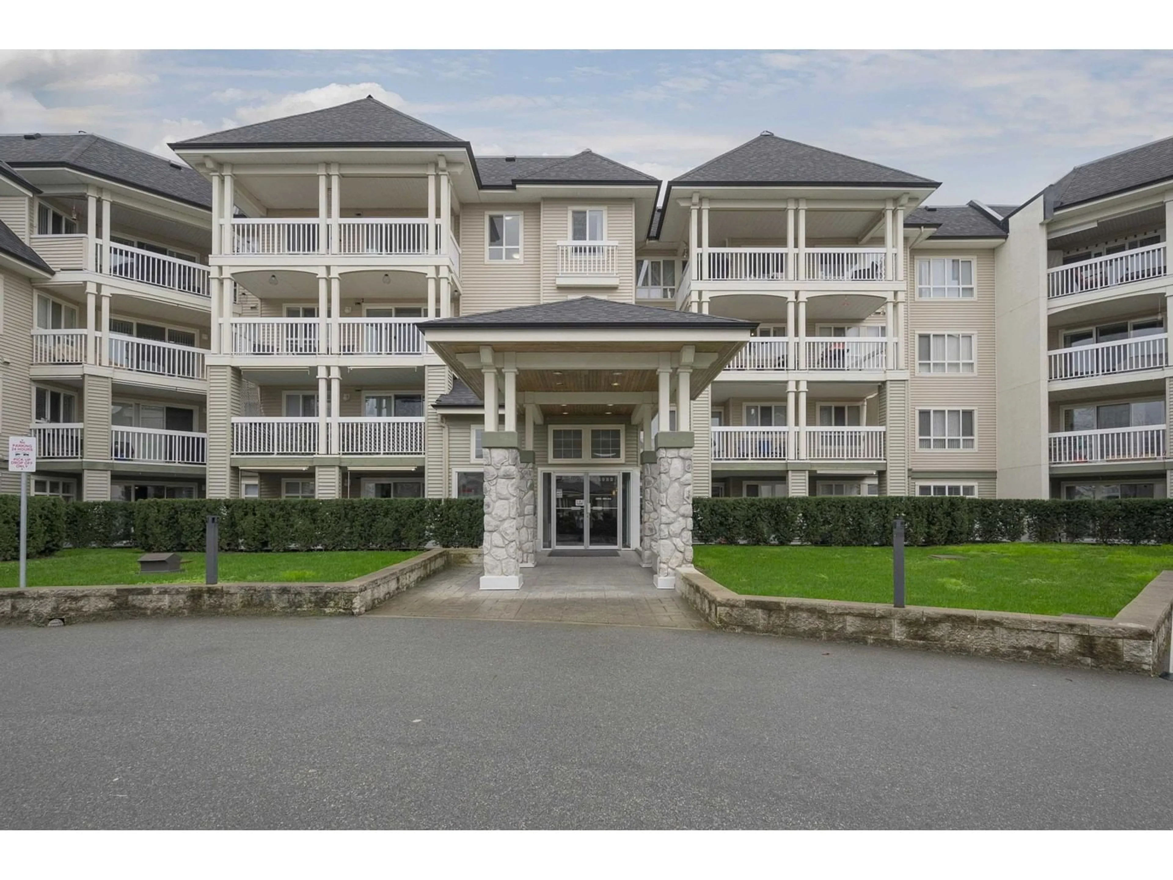 Unknown for 102 - 22022 49, Langley British Columbia V3A3R9