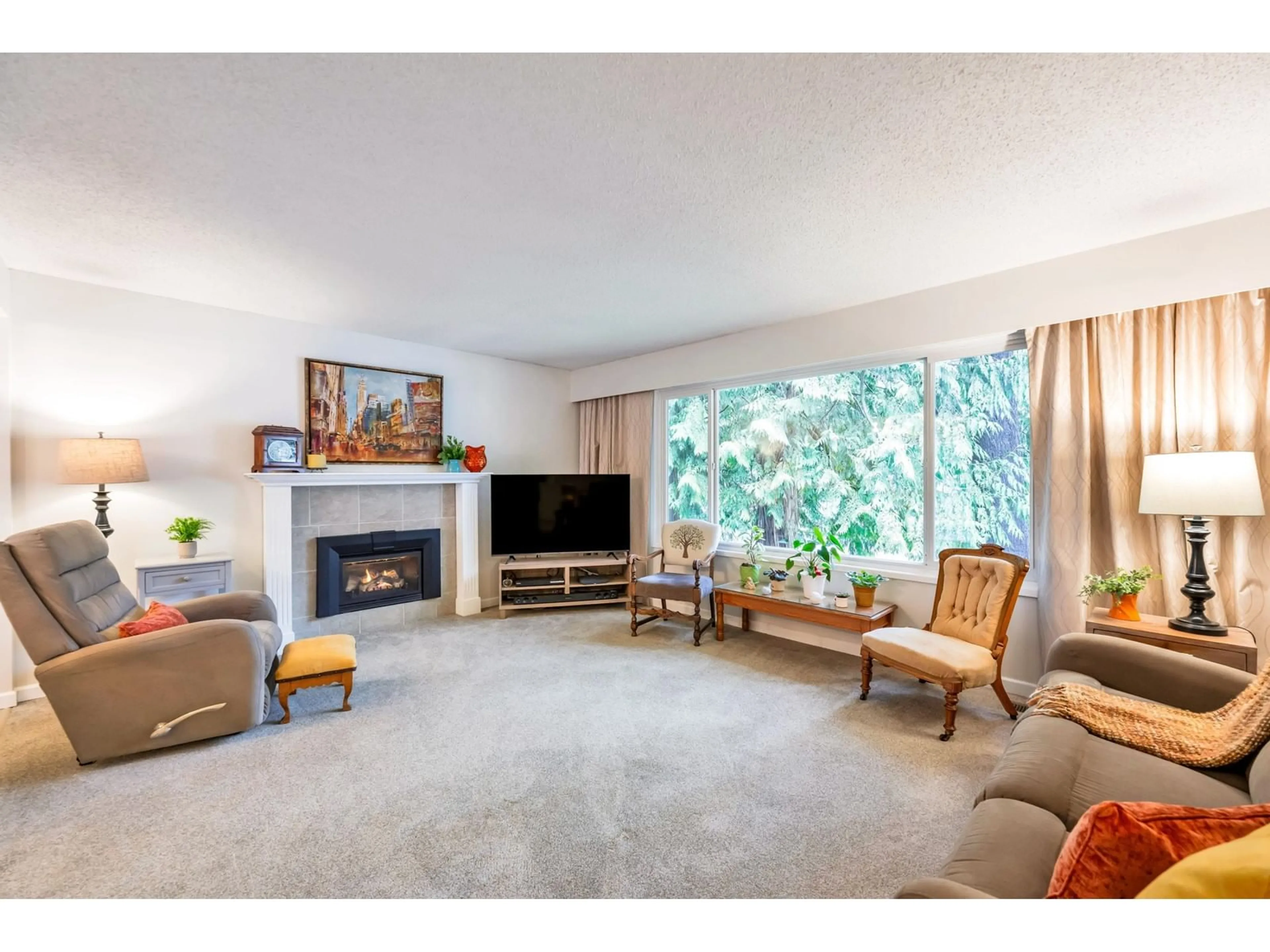 Living room with furniture, unknown for 4037 196A, Langley British Columbia V3A1A7