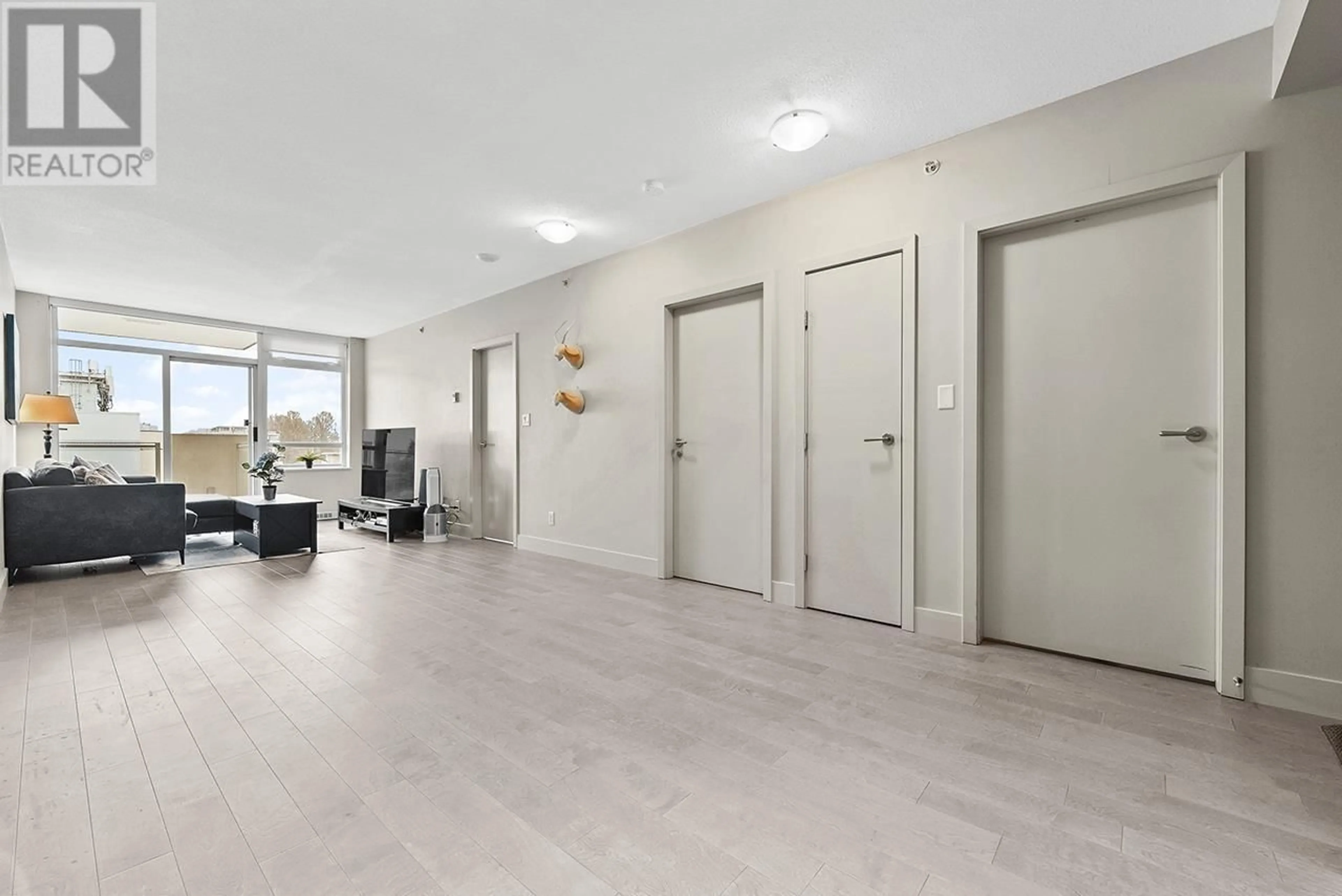 Indoor foyer for 703 - 2228 BROADWAY, Vancouver British Columbia V6K0B1