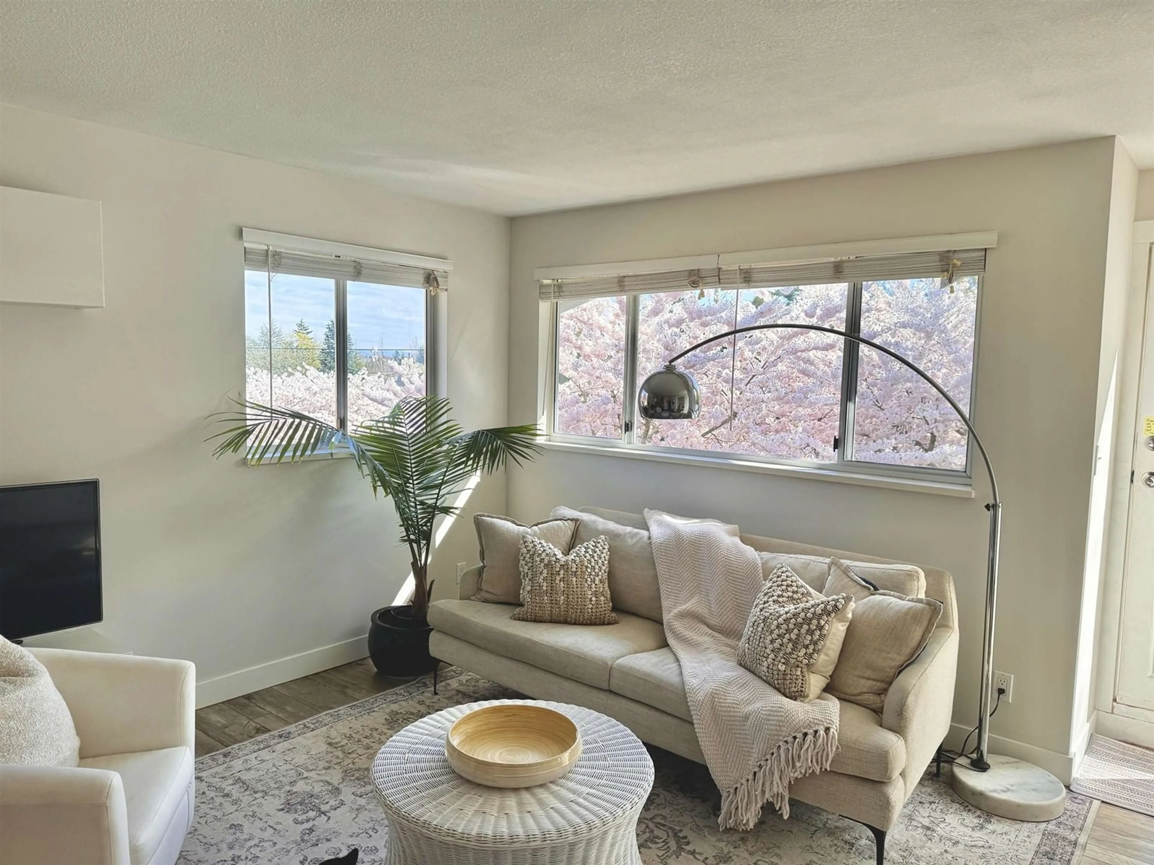 Living room with furniture, unknown for 304 - 15991 THRIFT, White Rock British Columbia V4B2M9