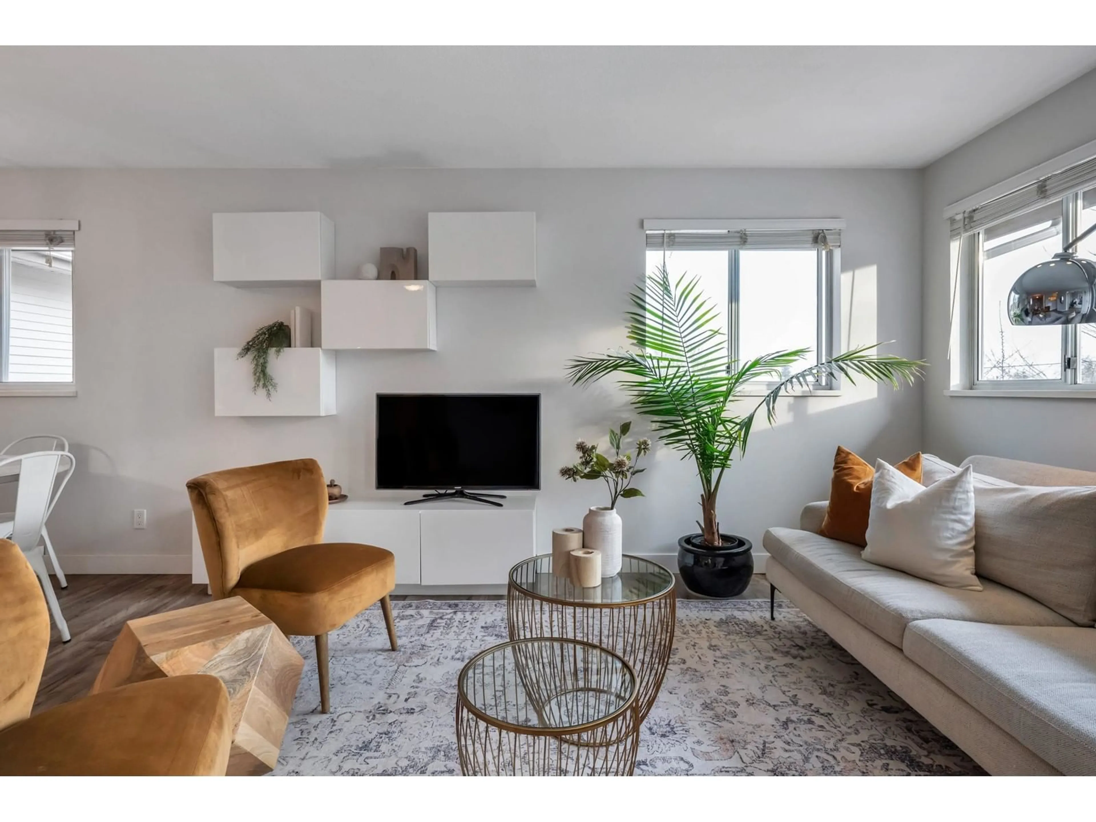 Living room with furniture, unknown for 304 - 15991 THRIFT, White Rock British Columbia V4B2M9