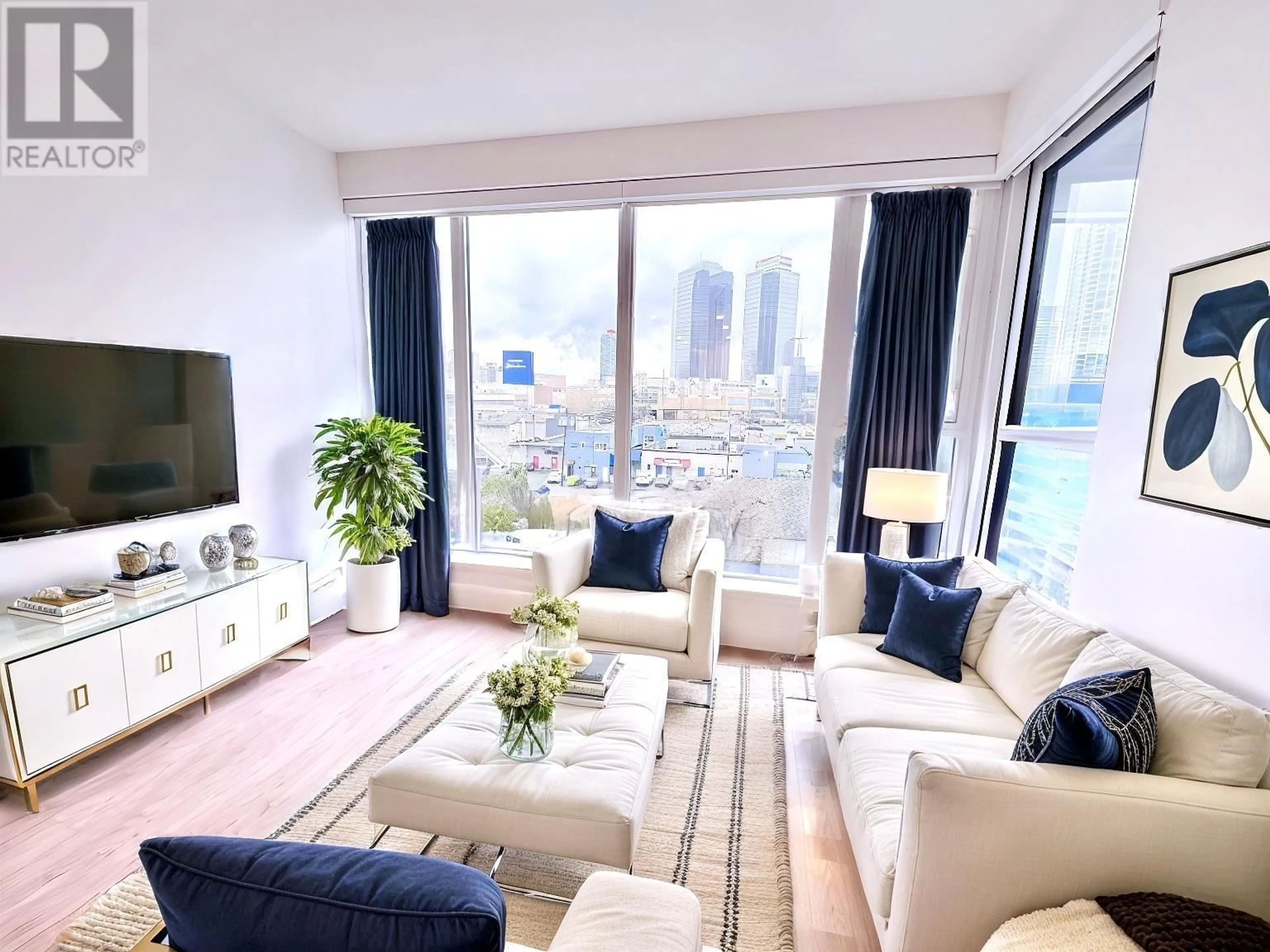 Living room with furniture, unknown for 403 - 4711 HAZEL STREET, Burnaby British Columbia V5H0J9