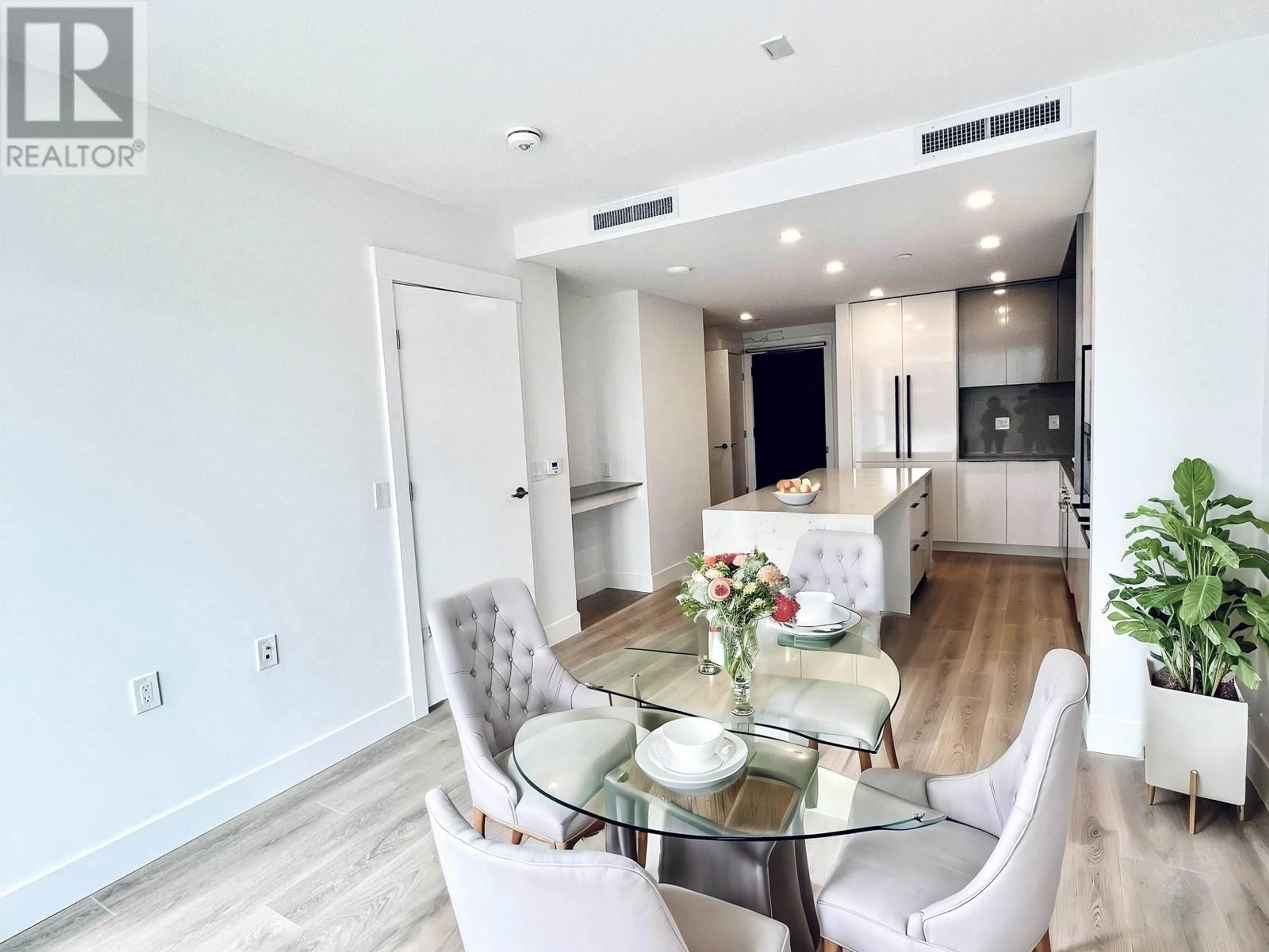 Open concept kitchen, unknown for 403 - 4711 HAZEL STREET, Burnaby British Columbia V5H0J9