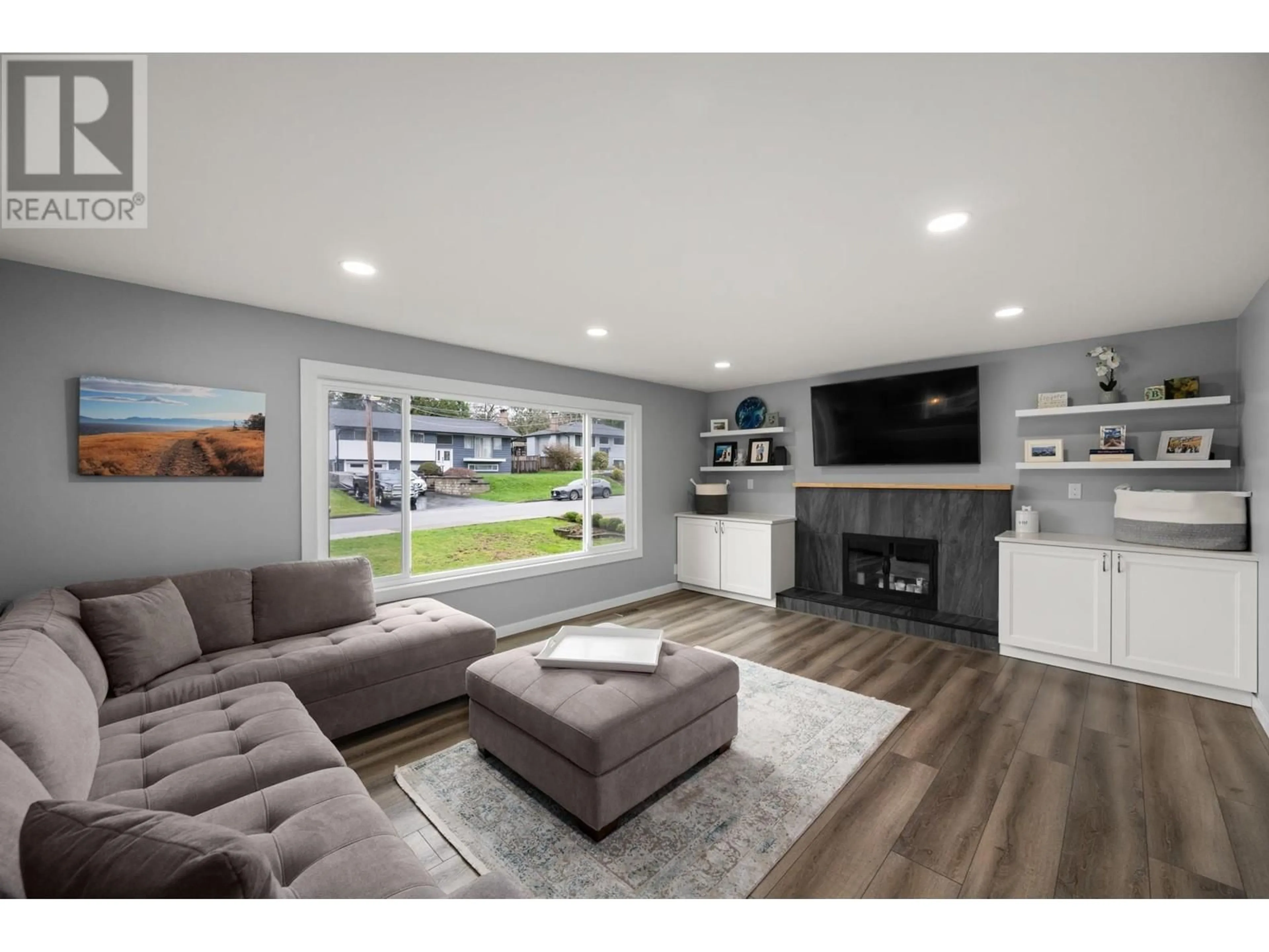 Living room with furniture, unknown for 2416 TOLMIE AVENUE, Coquitlam British Columbia V3K3E7