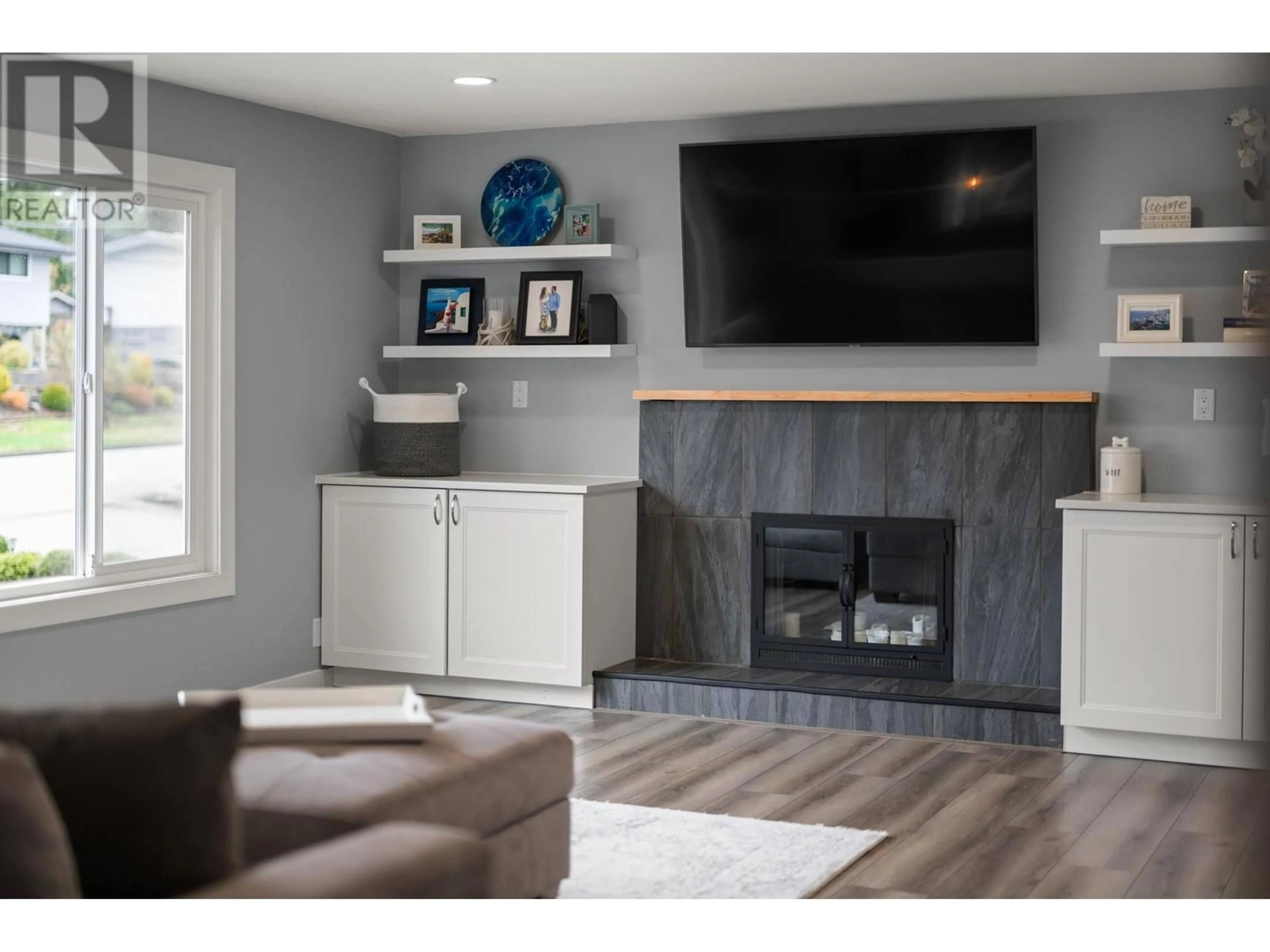 Living room with furniture, unknown for 2416 TOLMIE AVENUE, Coquitlam British Columbia V3K3E7