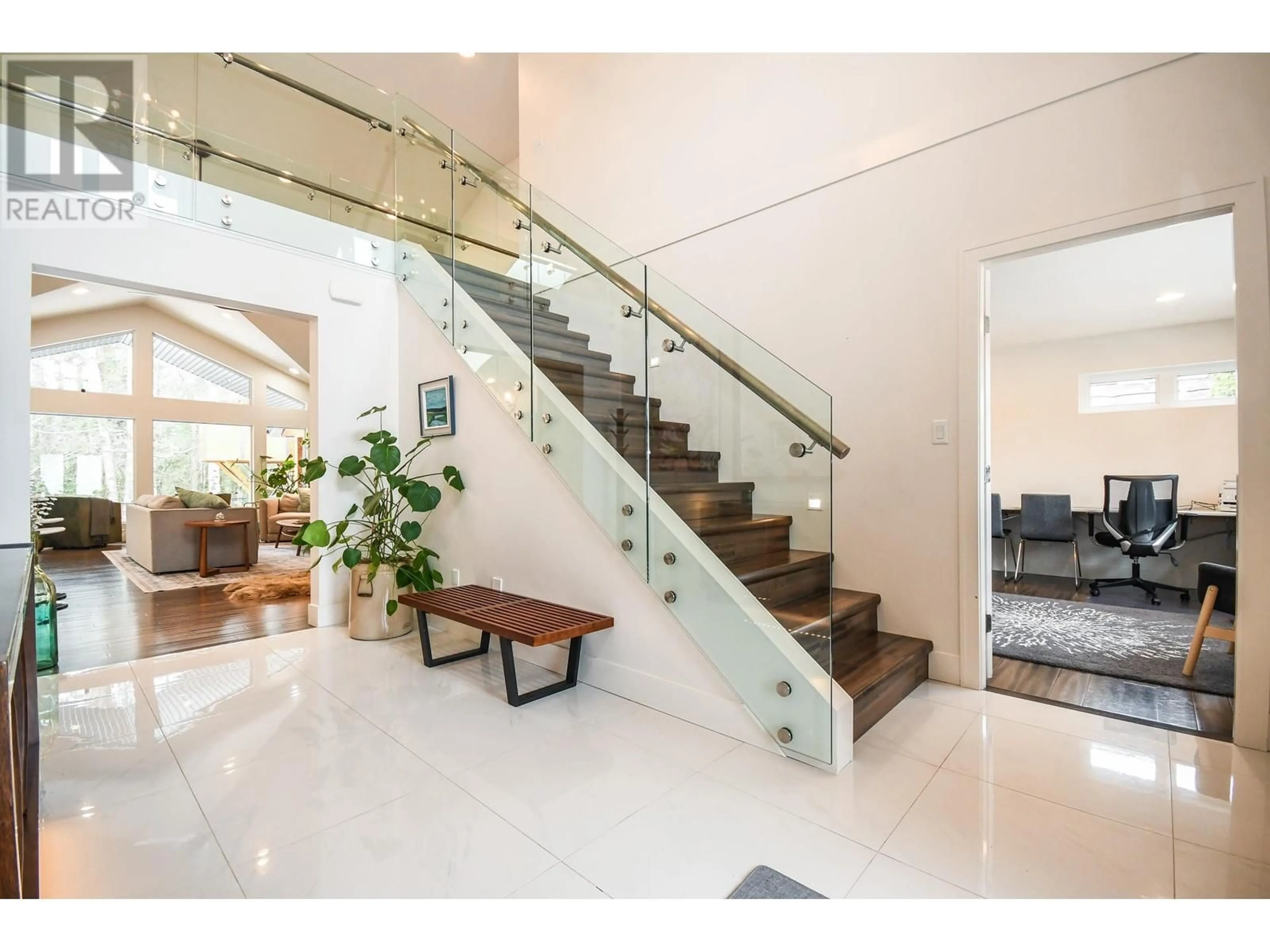 Indoor foyer for 5487 YORK DRIVE, Prince George British Columbia V2N2A6
