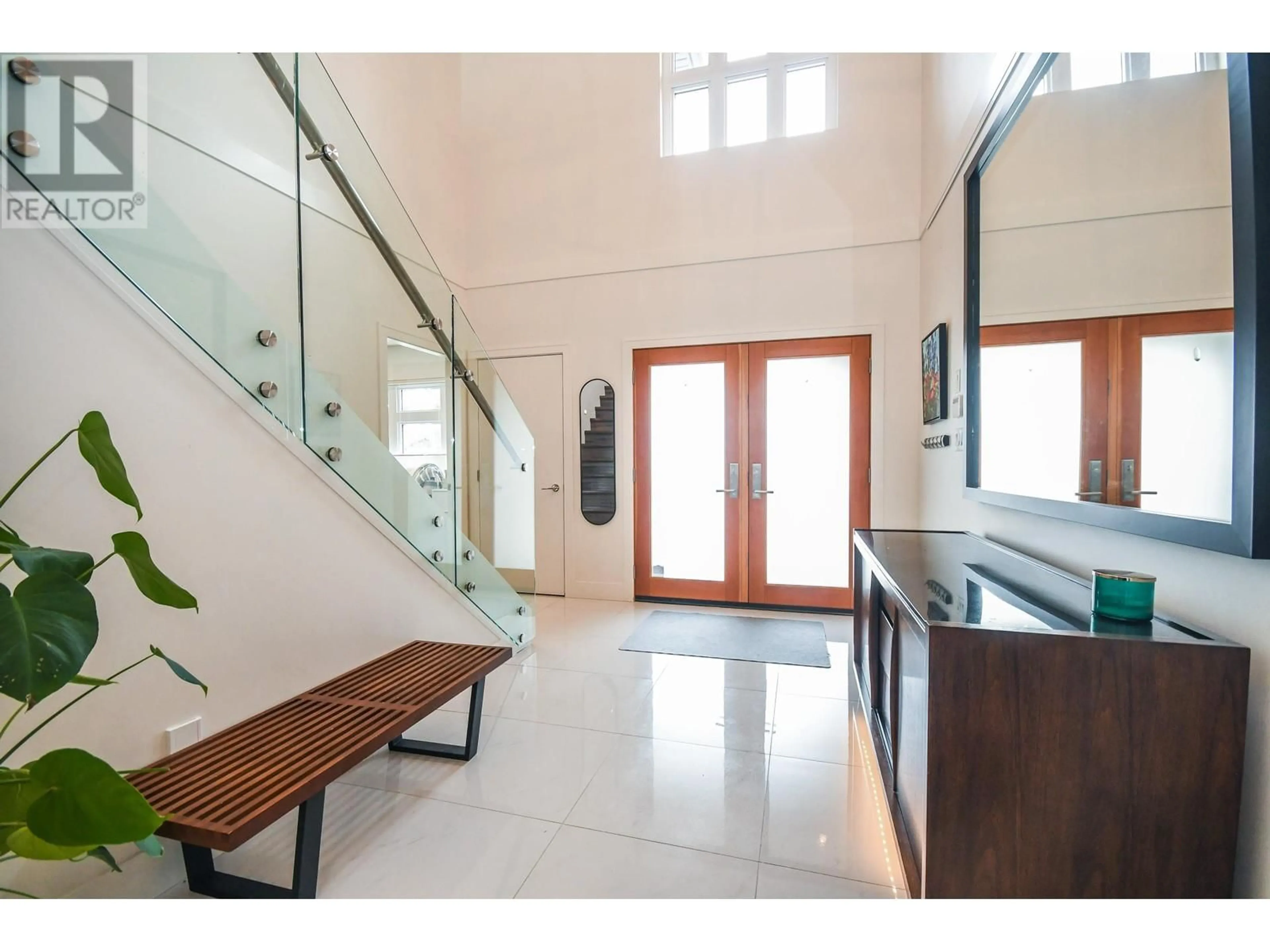 Indoor foyer for 5487 YORK DRIVE, Prince George British Columbia V2N2A6