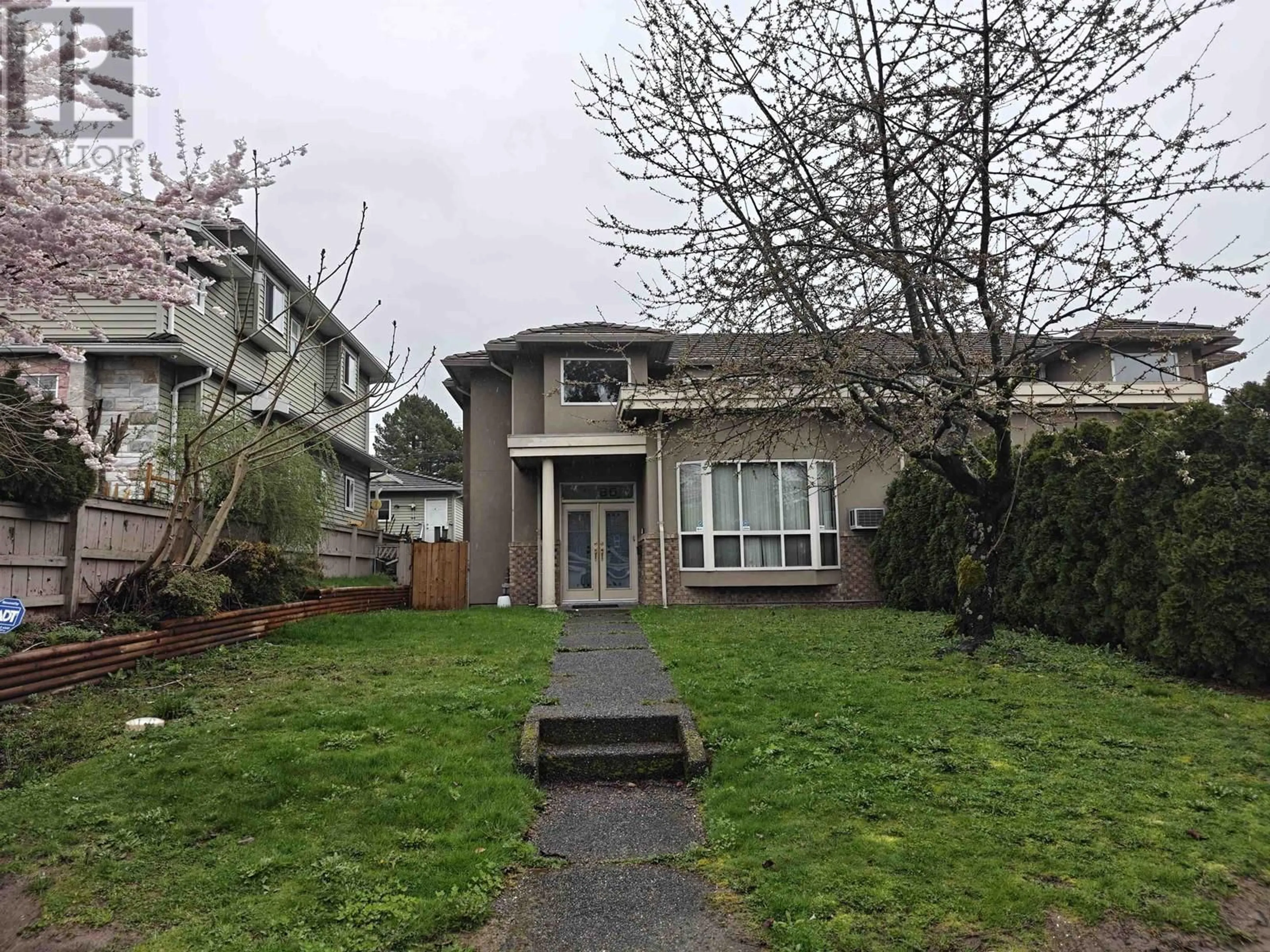 A pic from outside/outdoor area/front of a property/back of a property/a pic from drone, street for 4586 BARKER AVENUE, Burnaby British Columbia V5G3C5