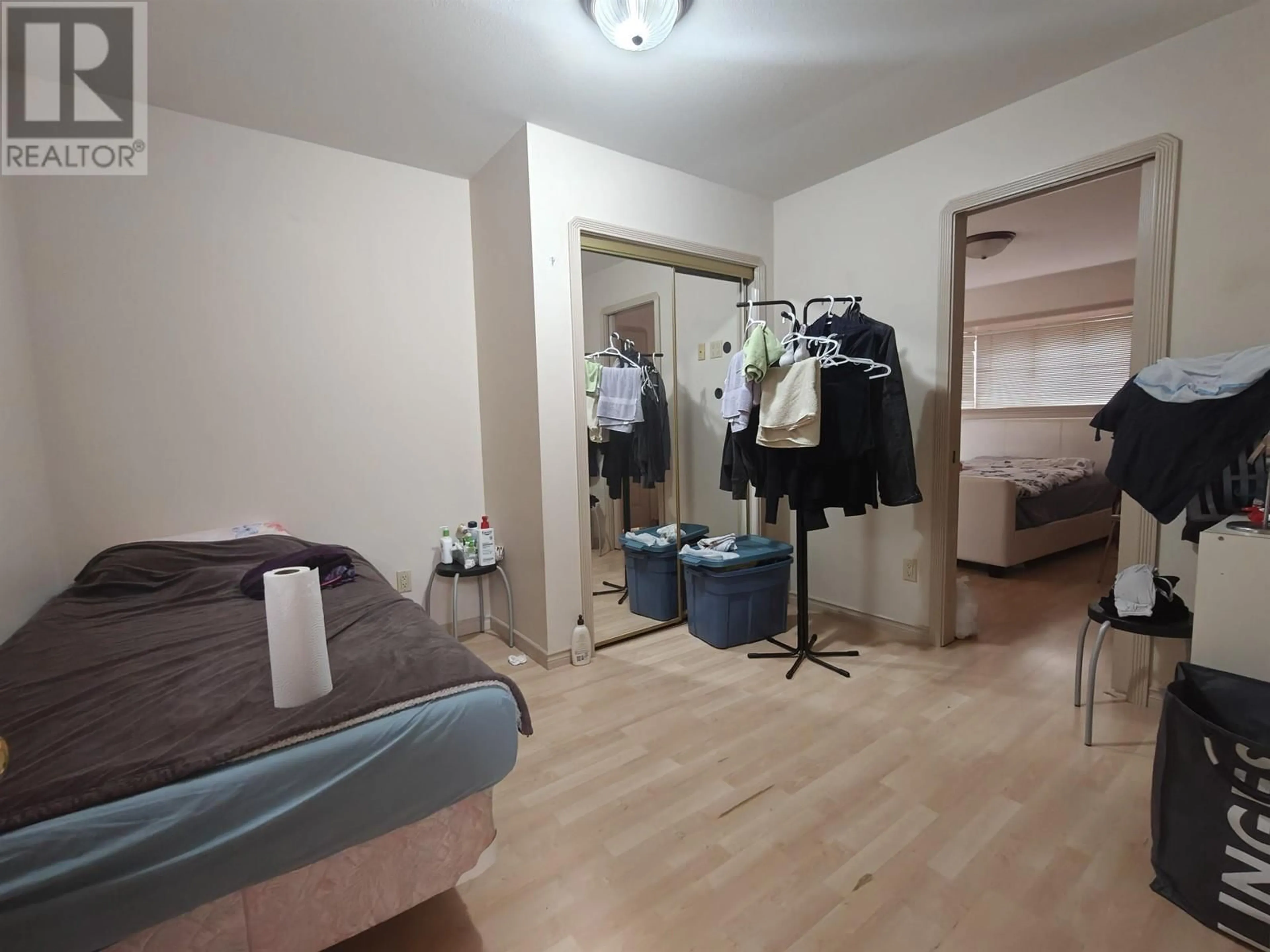 A pic of a room for 4586 BARKER AVENUE, Burnaby British Columbia V5G3C5