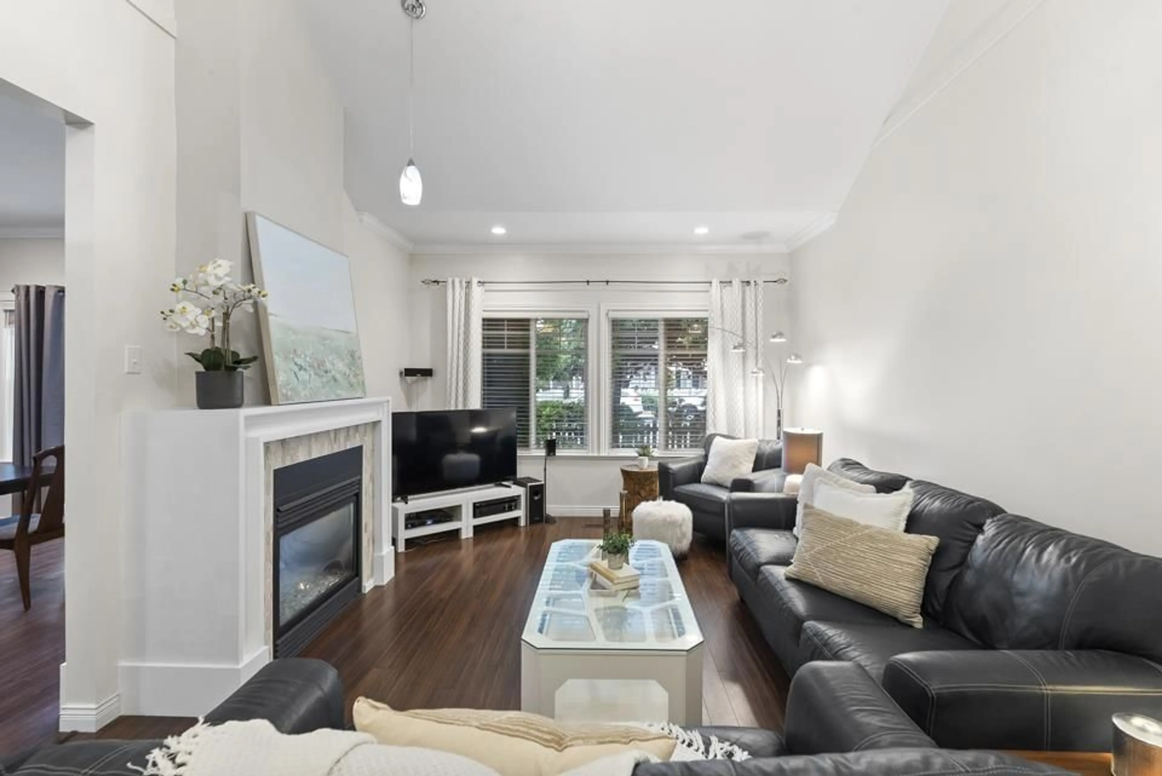Living room with furniture, unknown for 37 - 8717 159, Surrey British Columbia V4N5R9
