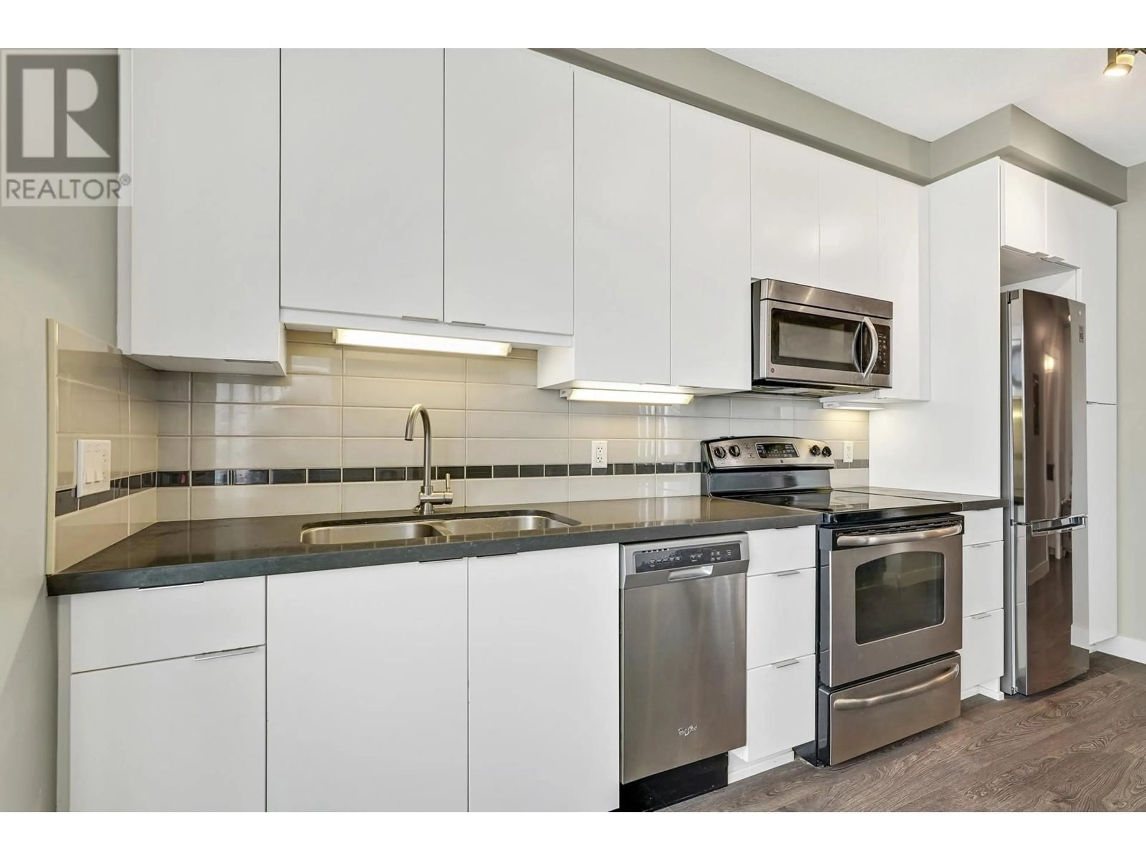 Standard kitchen, ceramic/tile floor for 708 - 9025 HIGHLAND, Burnaby British Columbia V5A0A8