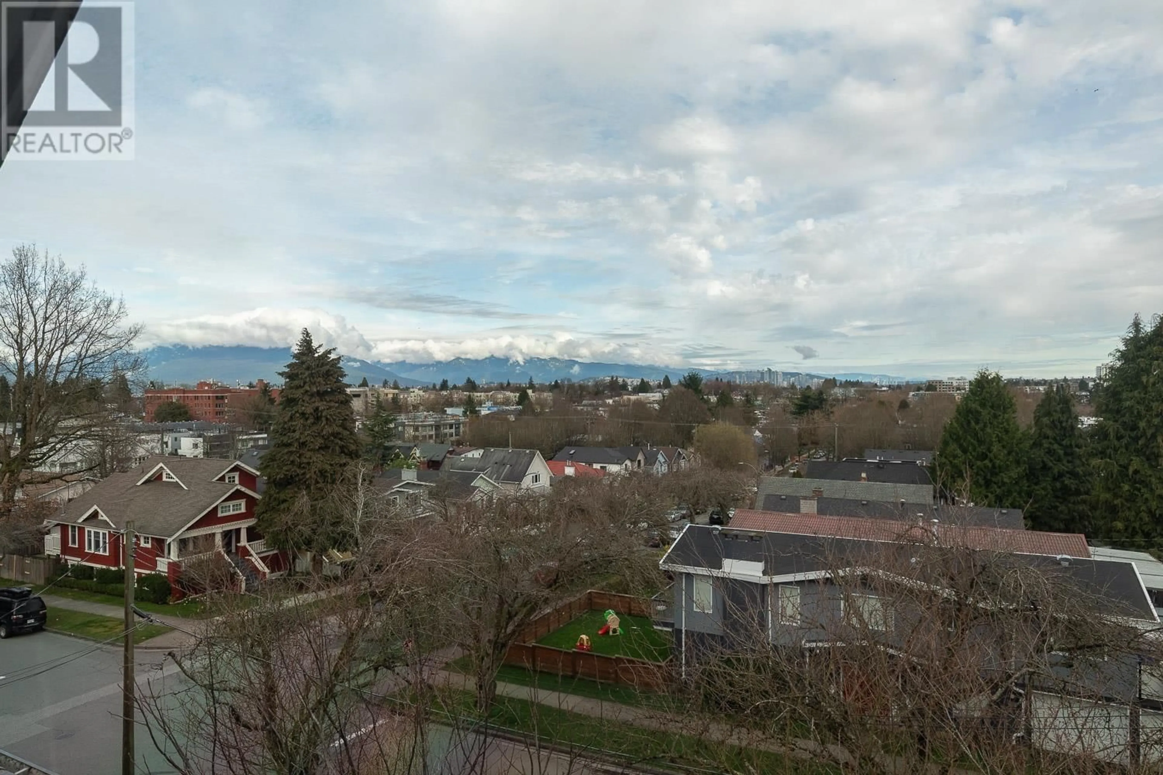 A pic from outside/outdoor area/front of a property/back of a property/a pic from drone, mountain view for 3311 SOPHIA STREET, Vancouver British Columbia V5V3T4