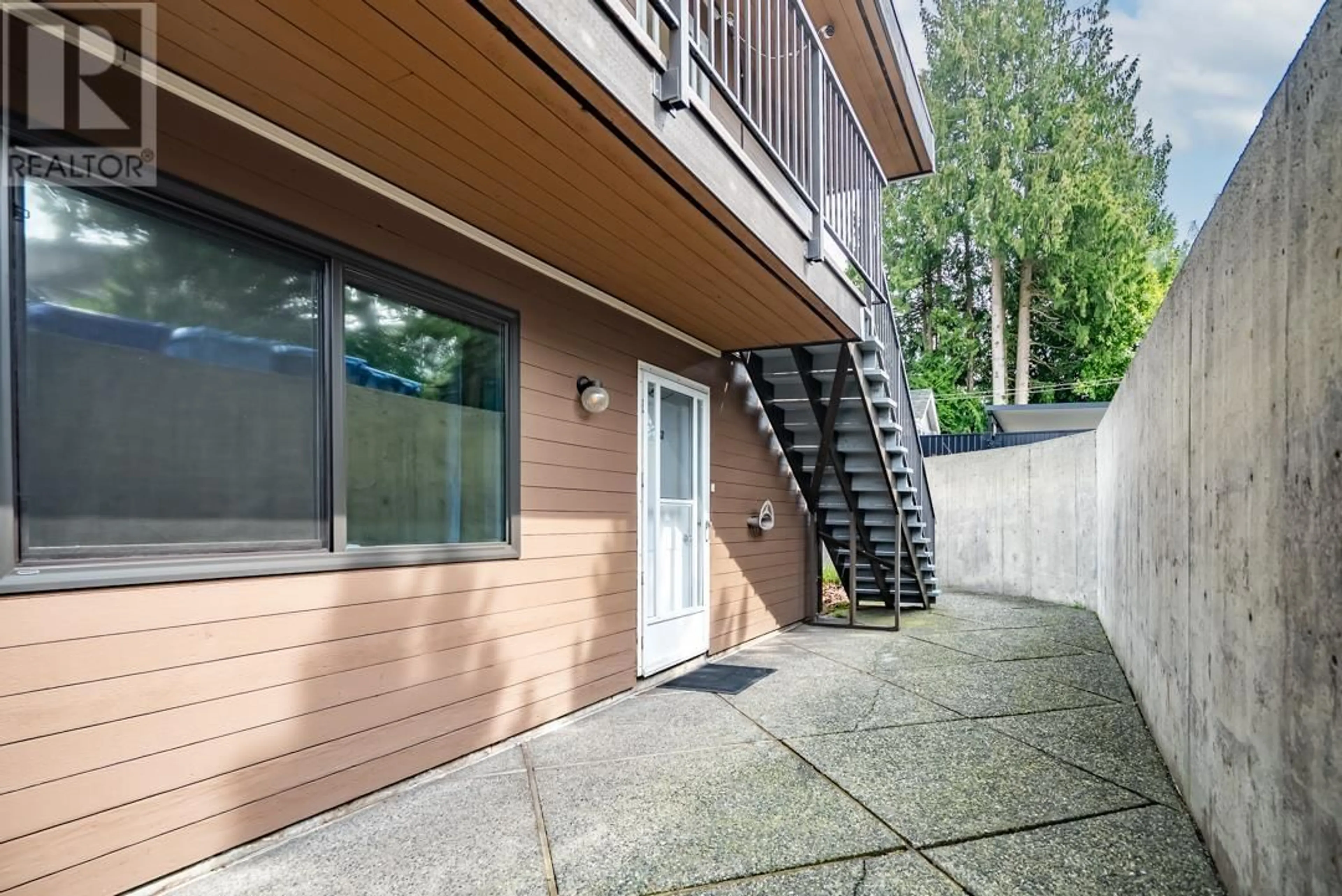 Patio, street for 101 - 3136 KINGSWAY, Vancouver British Columbia V5R5K1