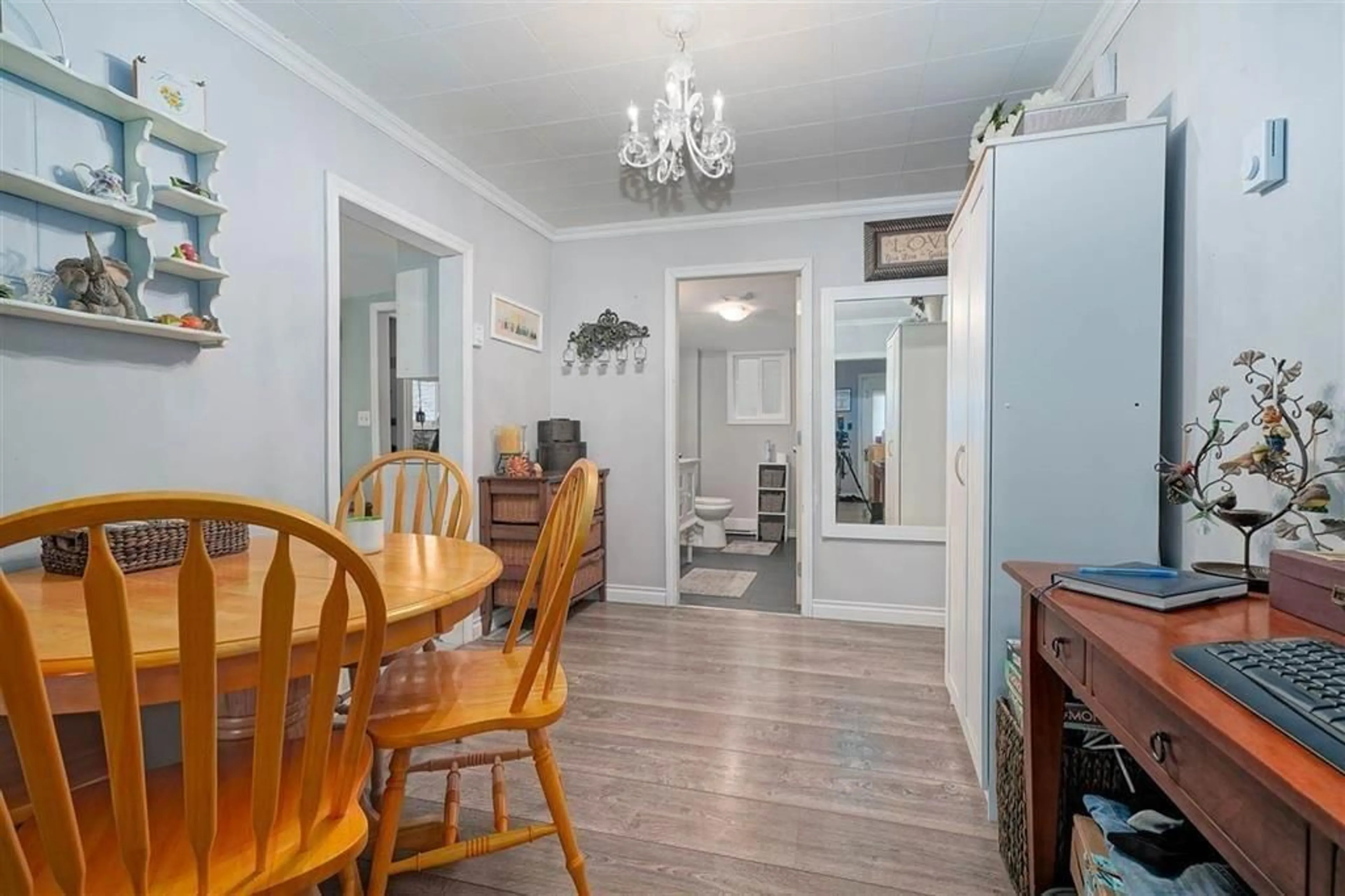 Dining room, wood/laminate floor for 46272 GORE AVENUE, Chilliwack British Columbia V2P2A1