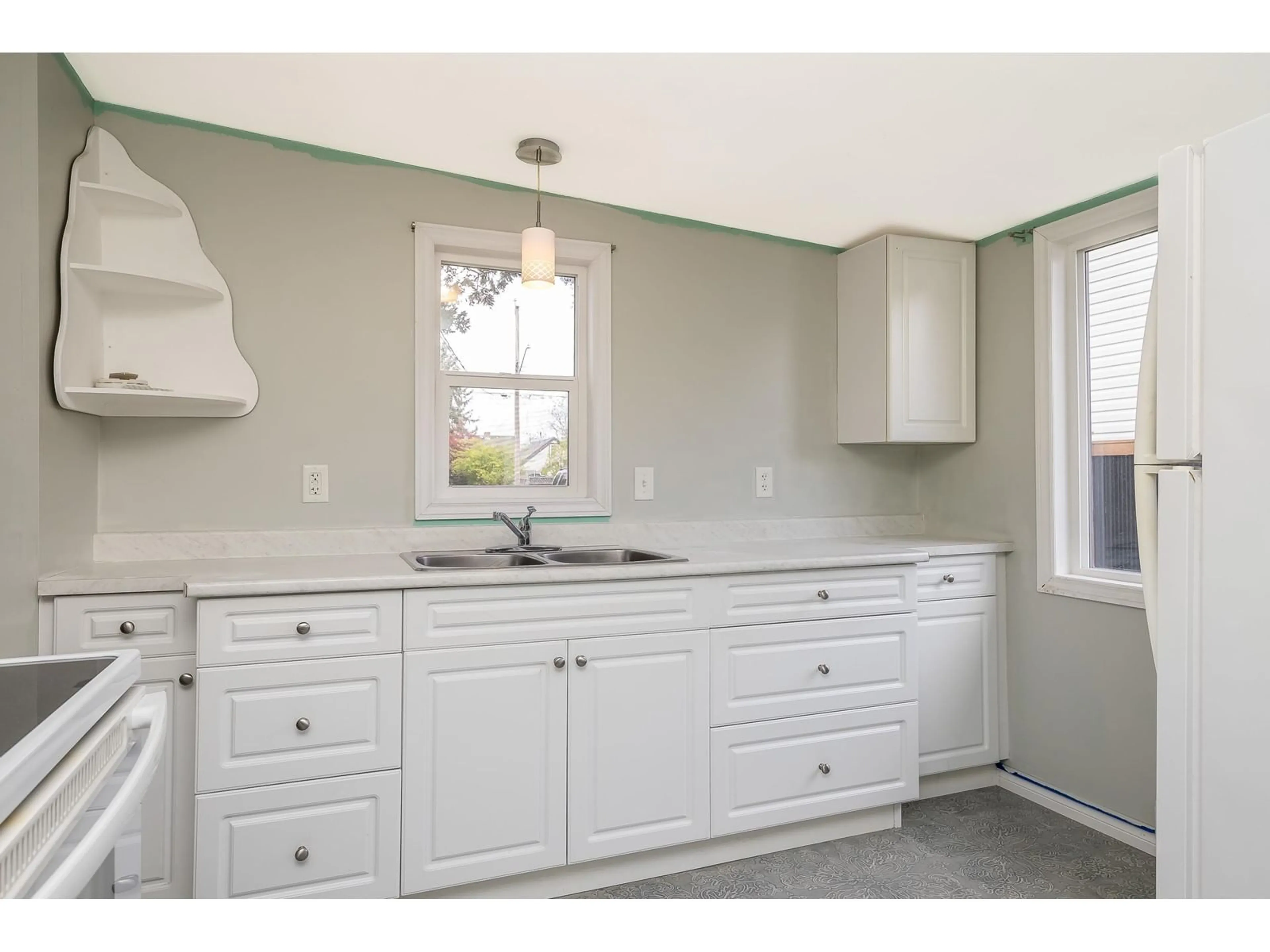 Standard kitchen, ceramic/tile floor for 46272 GORE AVENUE, Chilliwack British Columbia V2P2A1