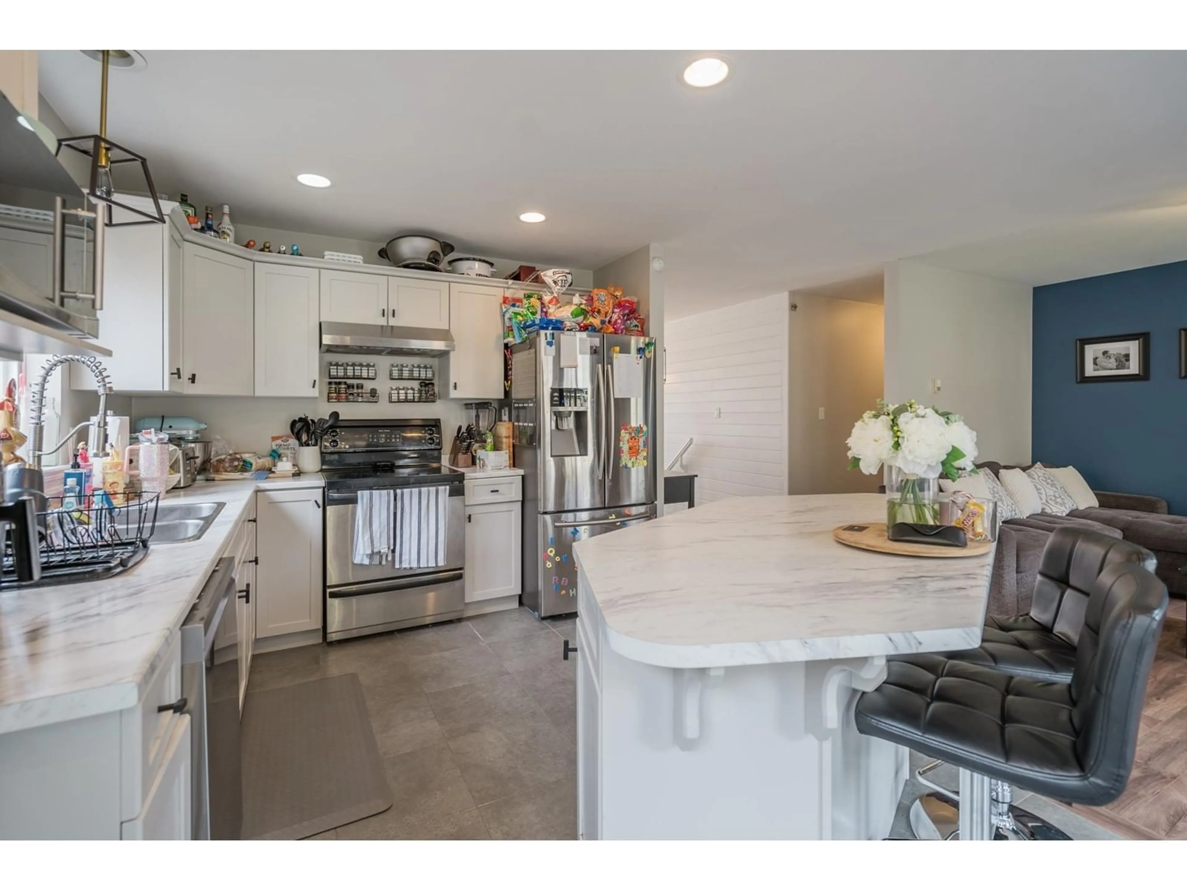 Open concept kitchen, ceramic/tile floor for 32895 ARBUTUS, Mission British Columbia V2V2R9