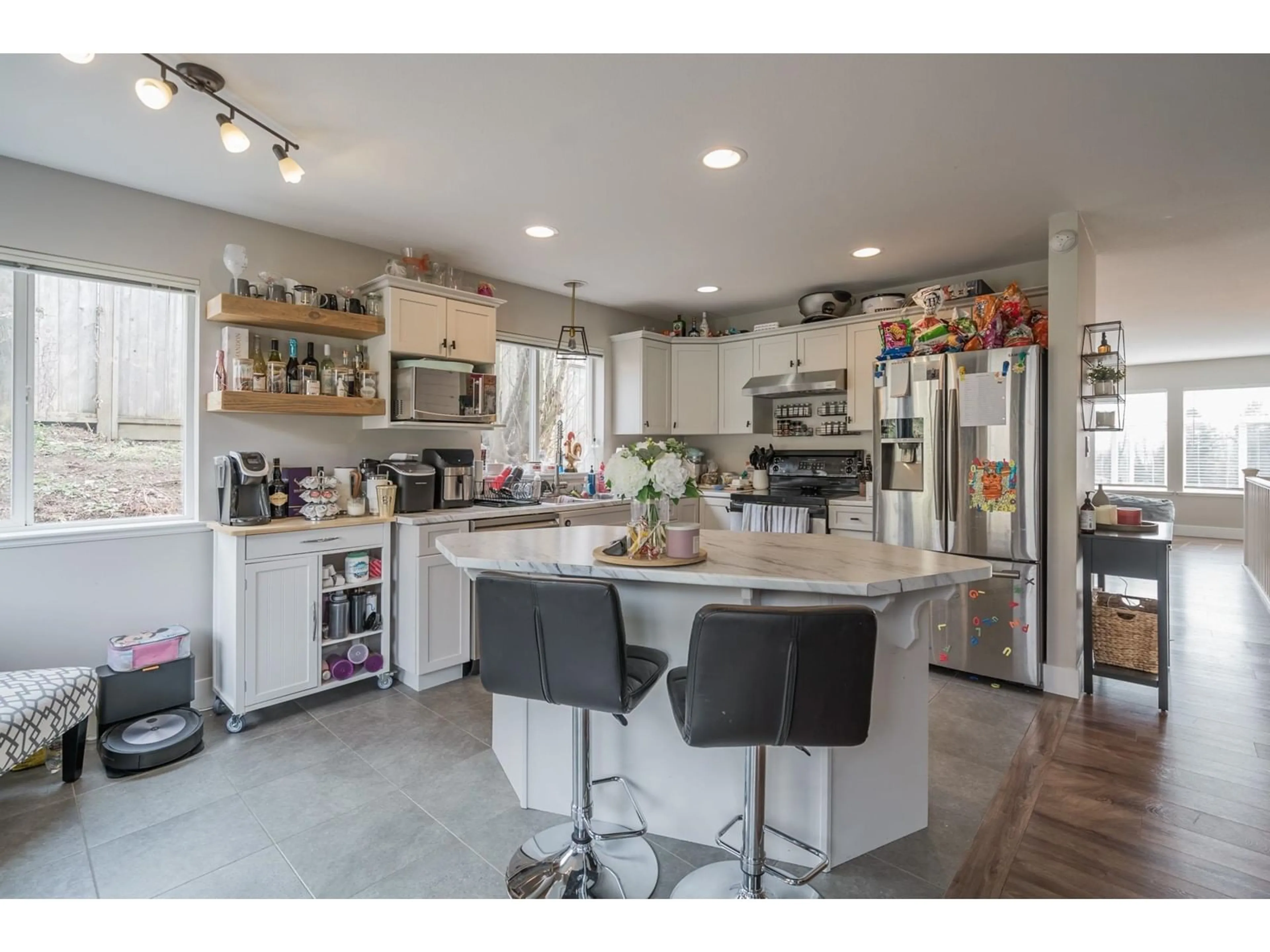 Open concept kitchen, ceramic/tile floor for 32895 ARBUTUS, Mission British Columbia V2V2R9