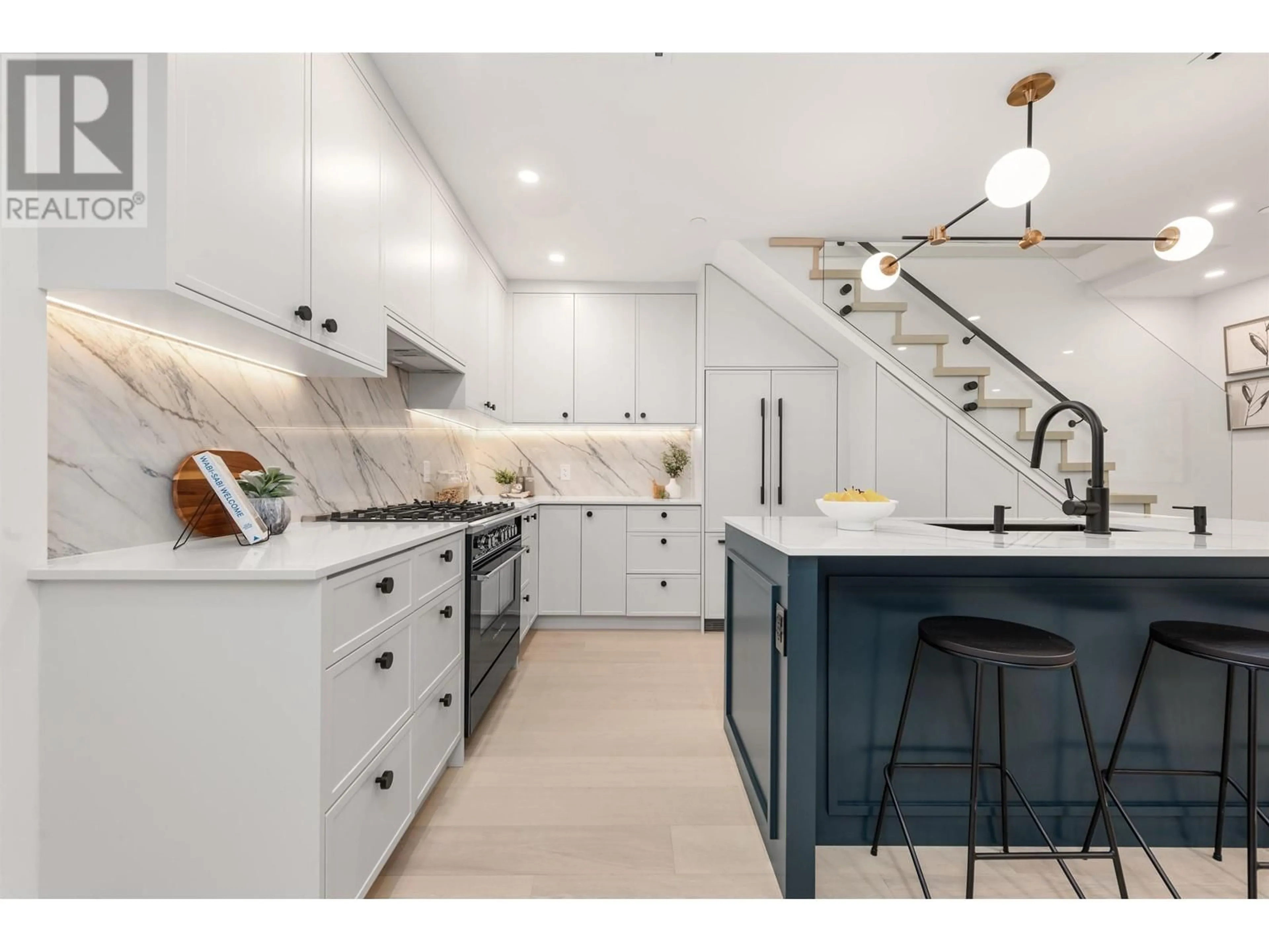 Contemporary kitchen, ceramic/tile floor for 6 - 371 33RD AVENUE, Vancouver British Columbia V5V2Z8