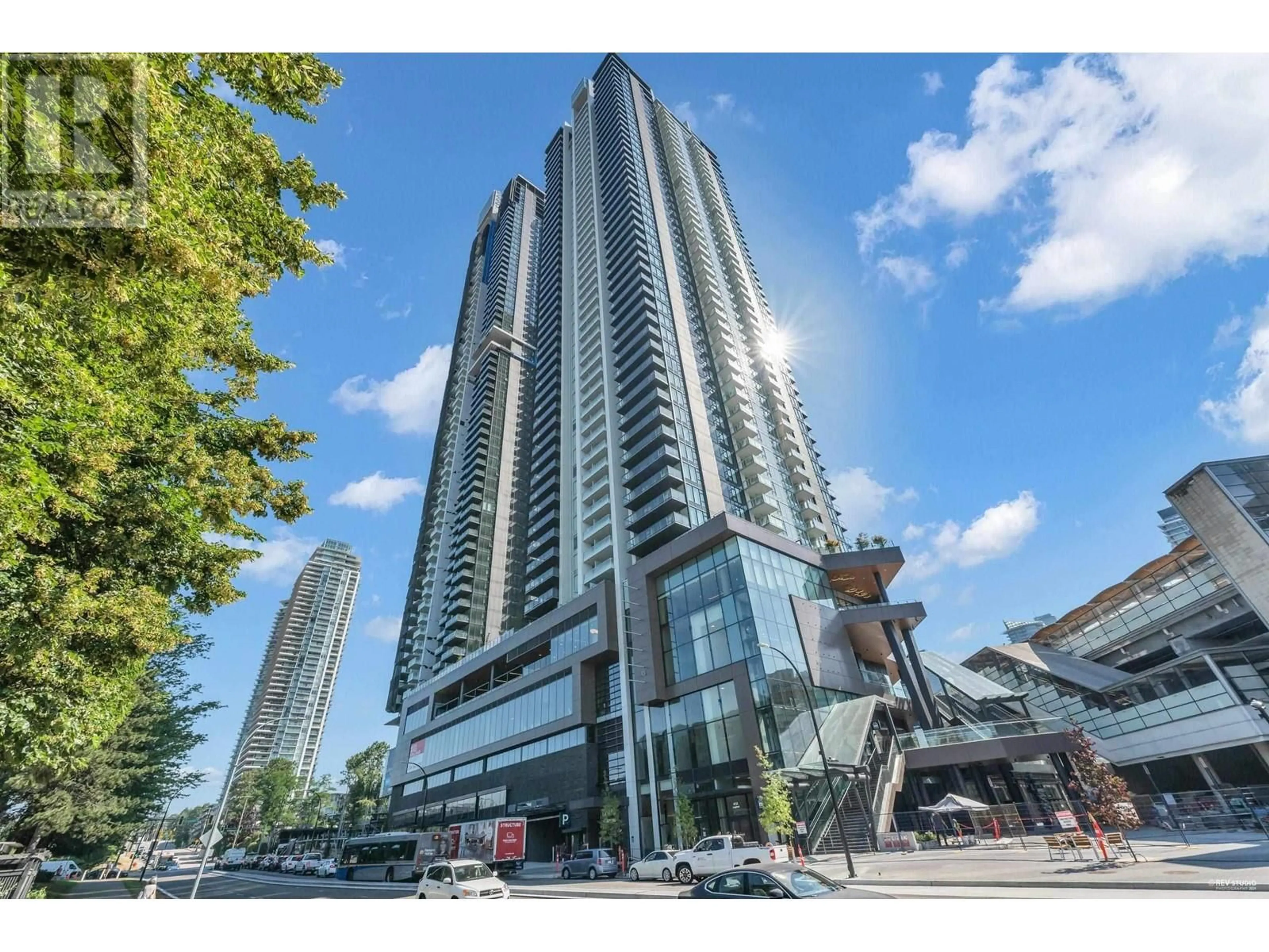 Indoor foyer for 4409 - 2186 GILMORE AVENUE, Burnaby British Columbia V5C0N7