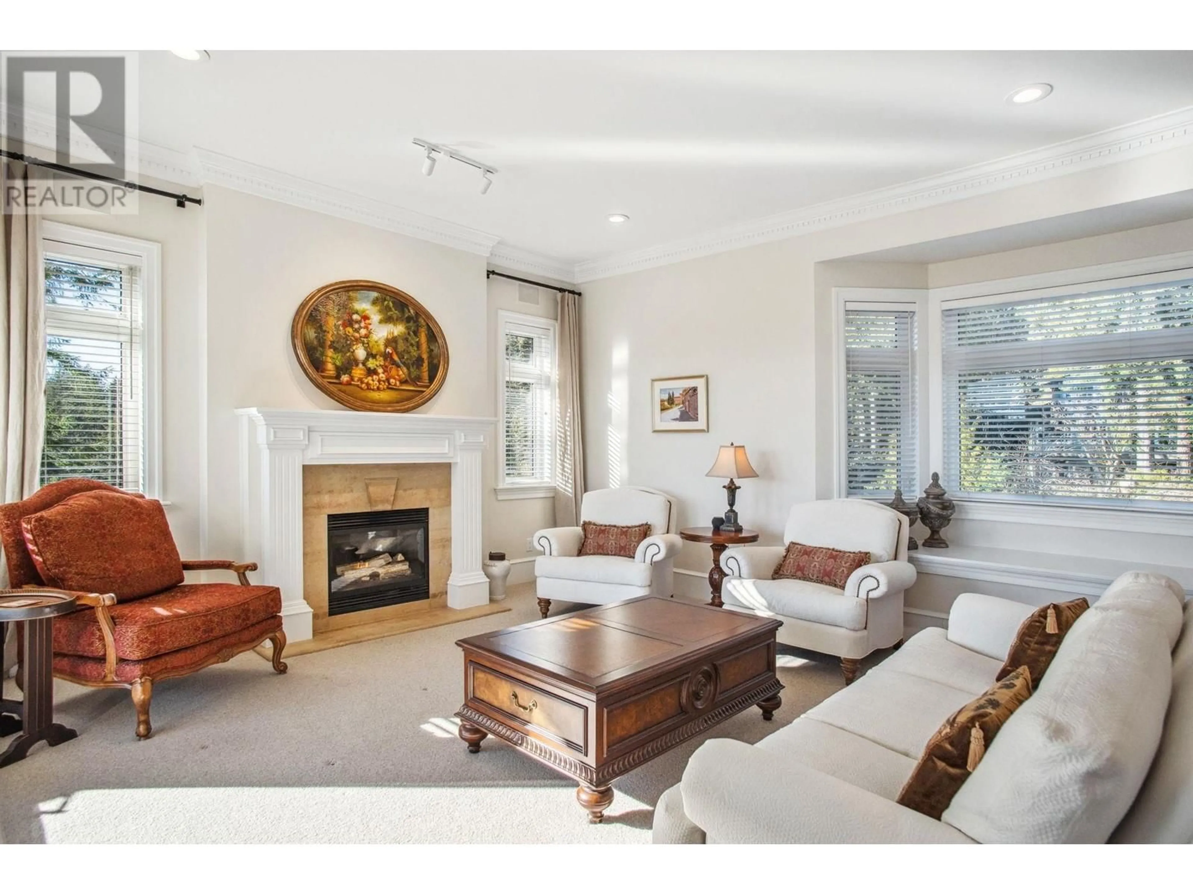 Living room with furniture, unknown for 4668 HEADLAND DRIVE, West Vancouver British Columbia V7W3J3