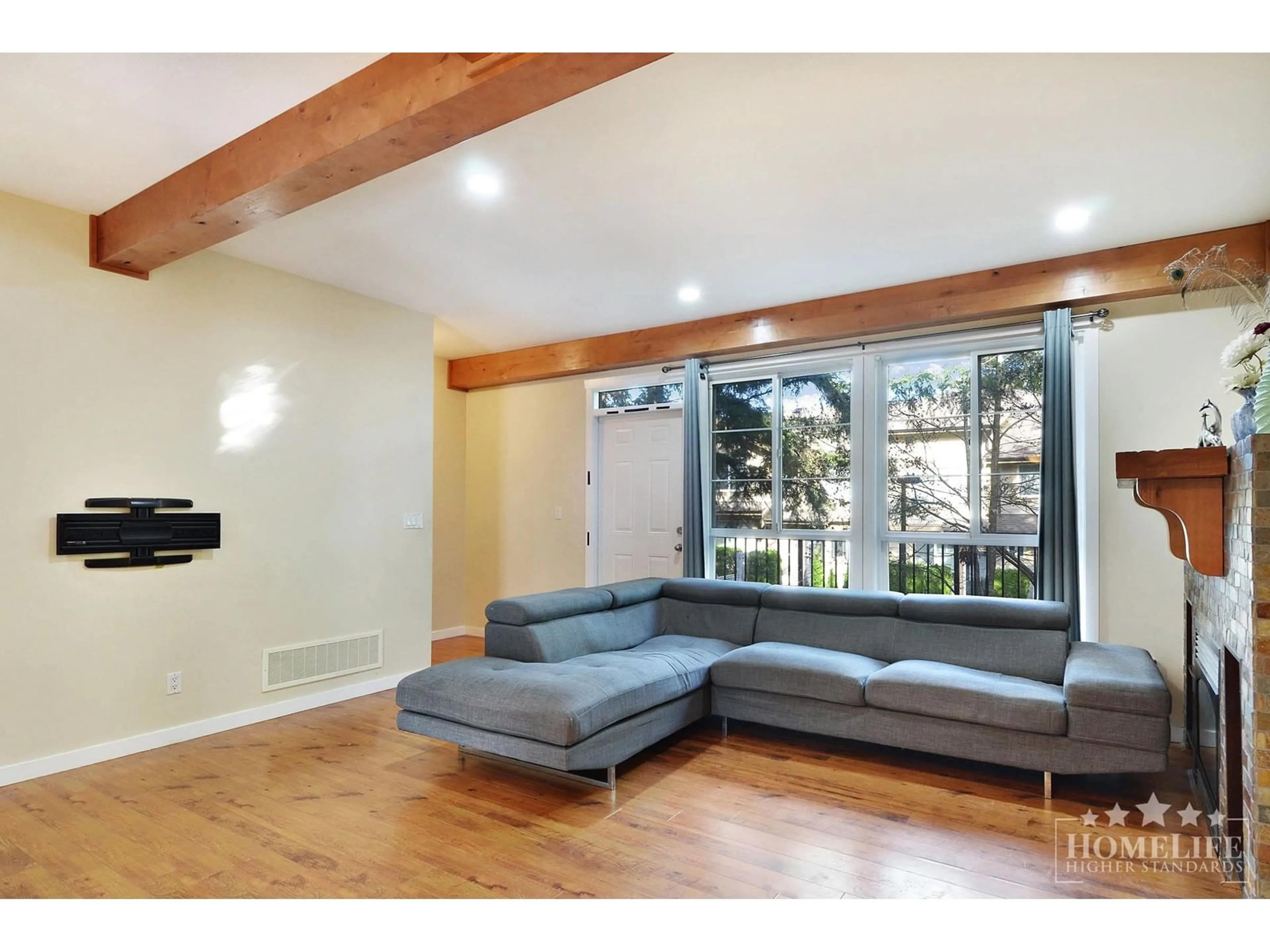 Living room with furniture, wood/laminate floor for 8 - 5889 152, Surrey British Columbia V3S3K4