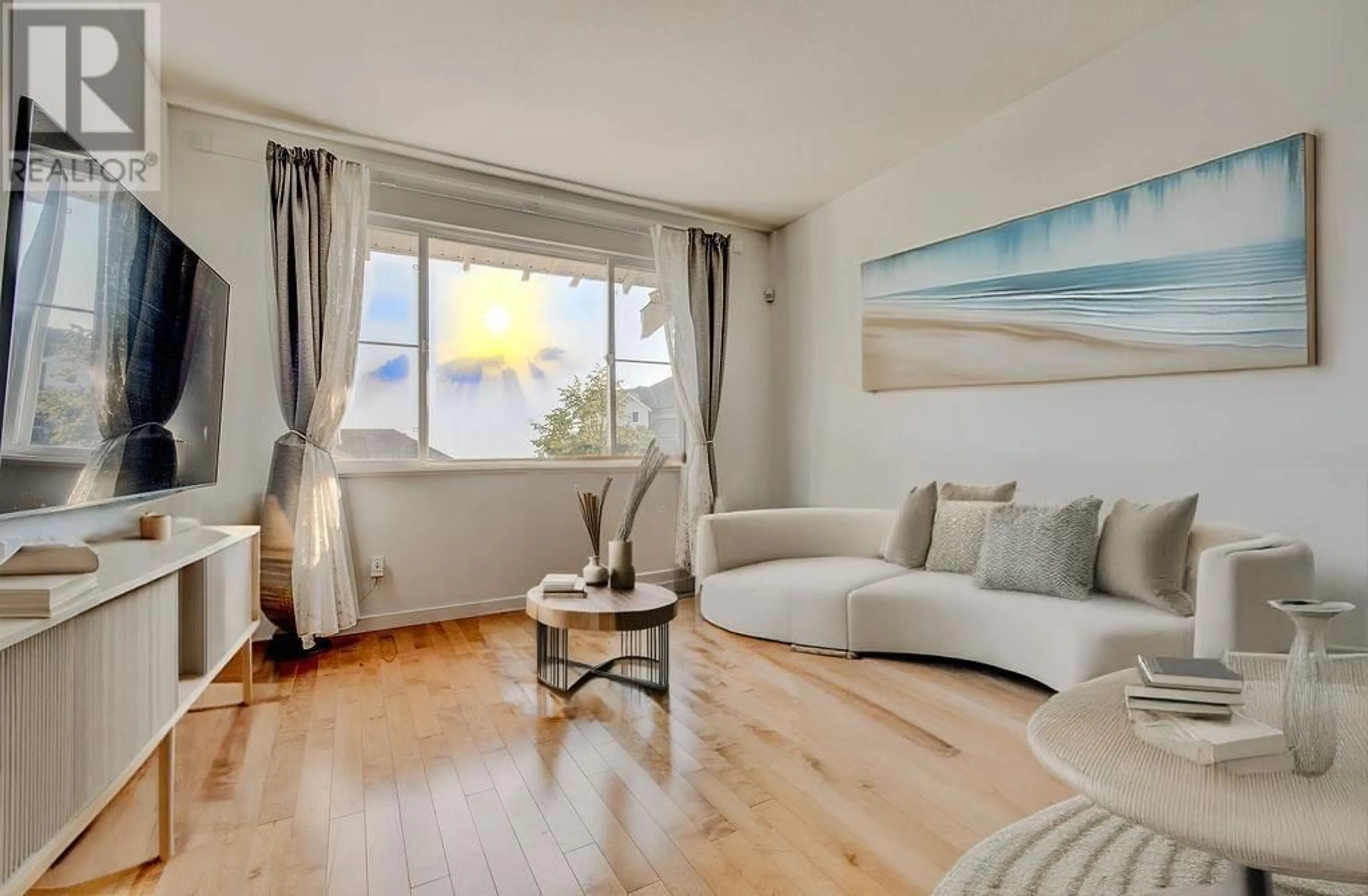 Living room with furniture, wood/laminate floor for 9 HICKORY DRIVE, Port Moody British Columbia V3H5L9
