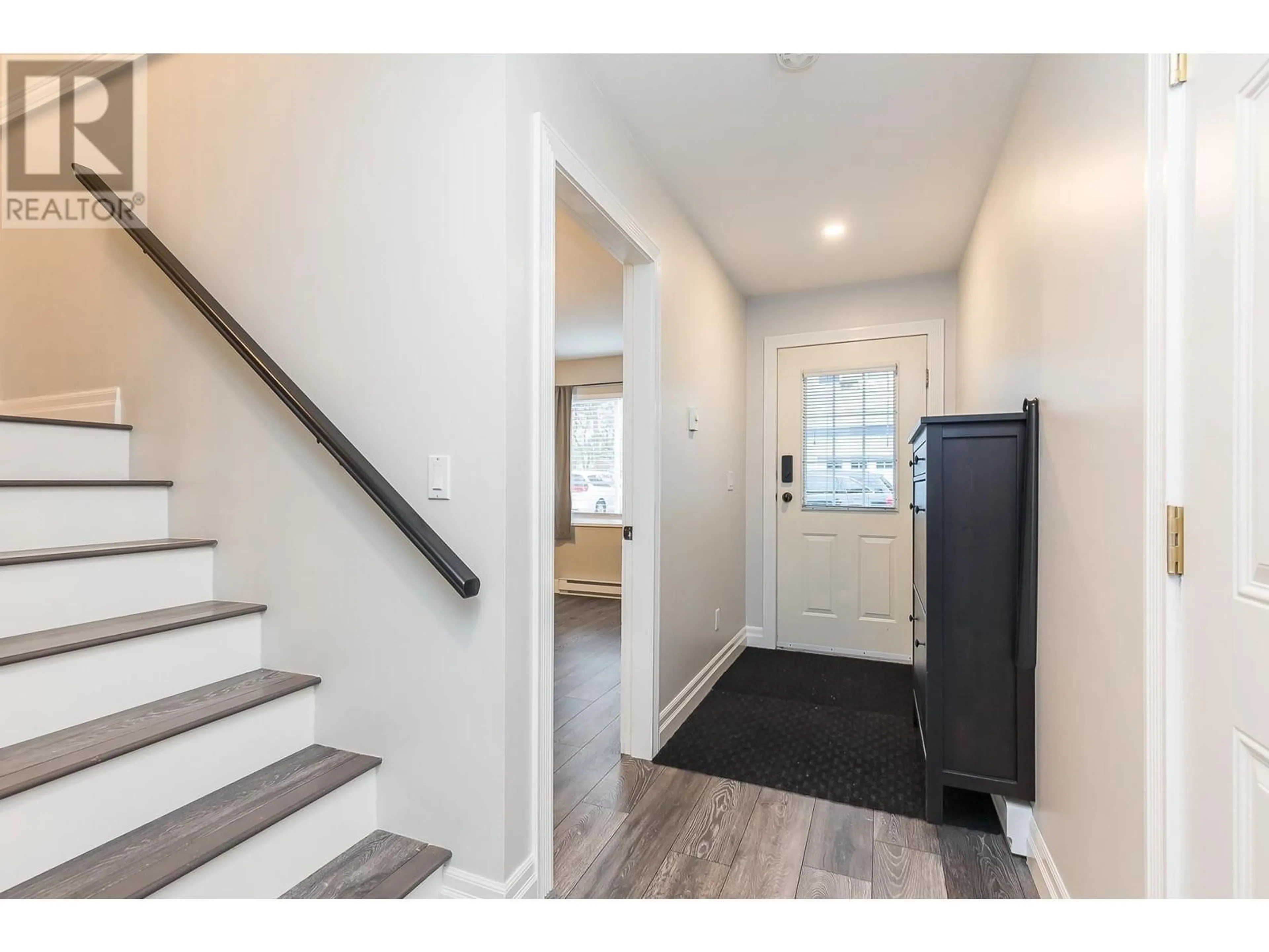 Indoor entryway for 130 - 22950 116 AVENUE, Maple Ridge British Columbia V2X2T7