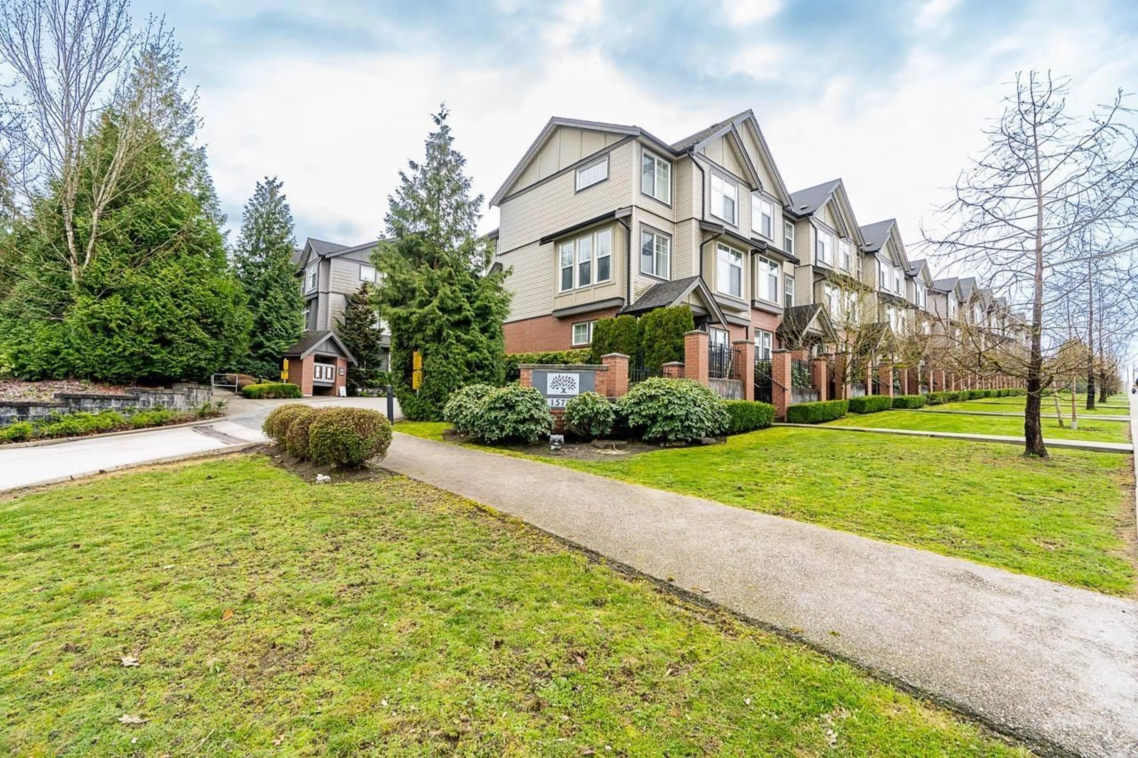 Patio, mountain view for 20 - 15788 104, Surrey British Columbia V4N6M6