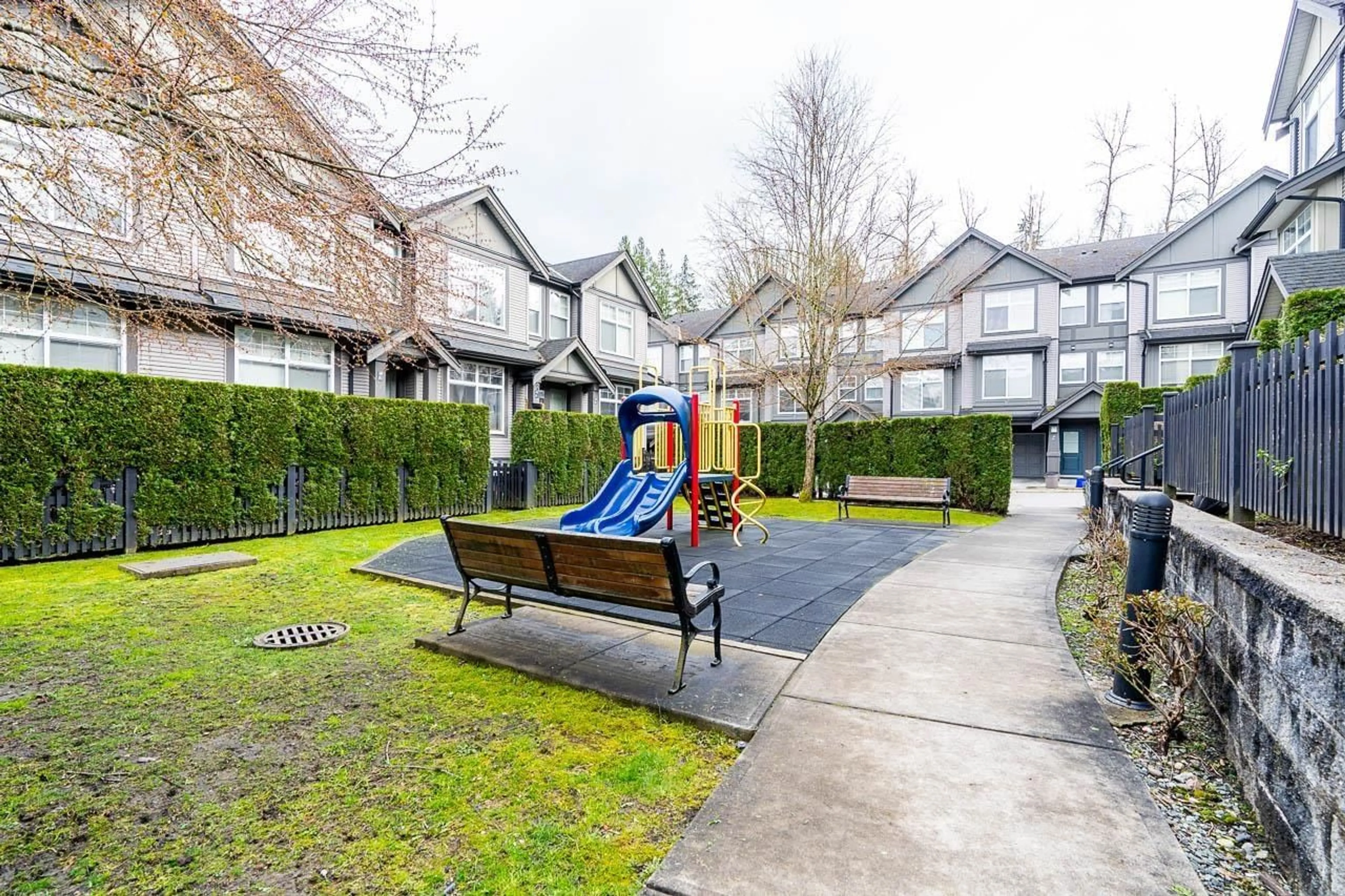 Patio, street for 20 - 15788 104, Surrey British Columbia V4N6M6