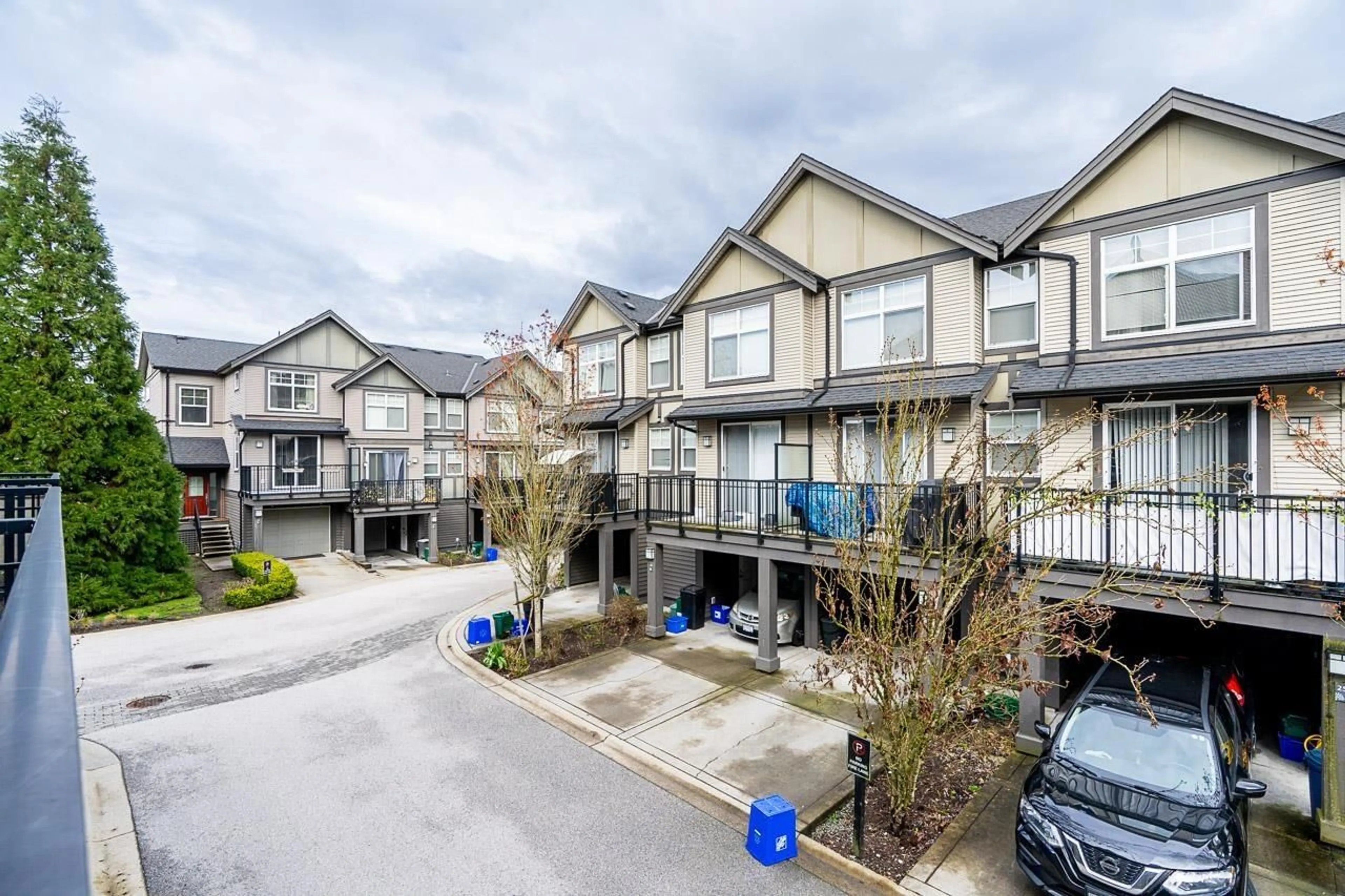 A pic from outside/outdoor area/front of a property/back of a property/a pic from drone, unknown for 20 - 15788 104, Surrey British Columbia V4N6M6