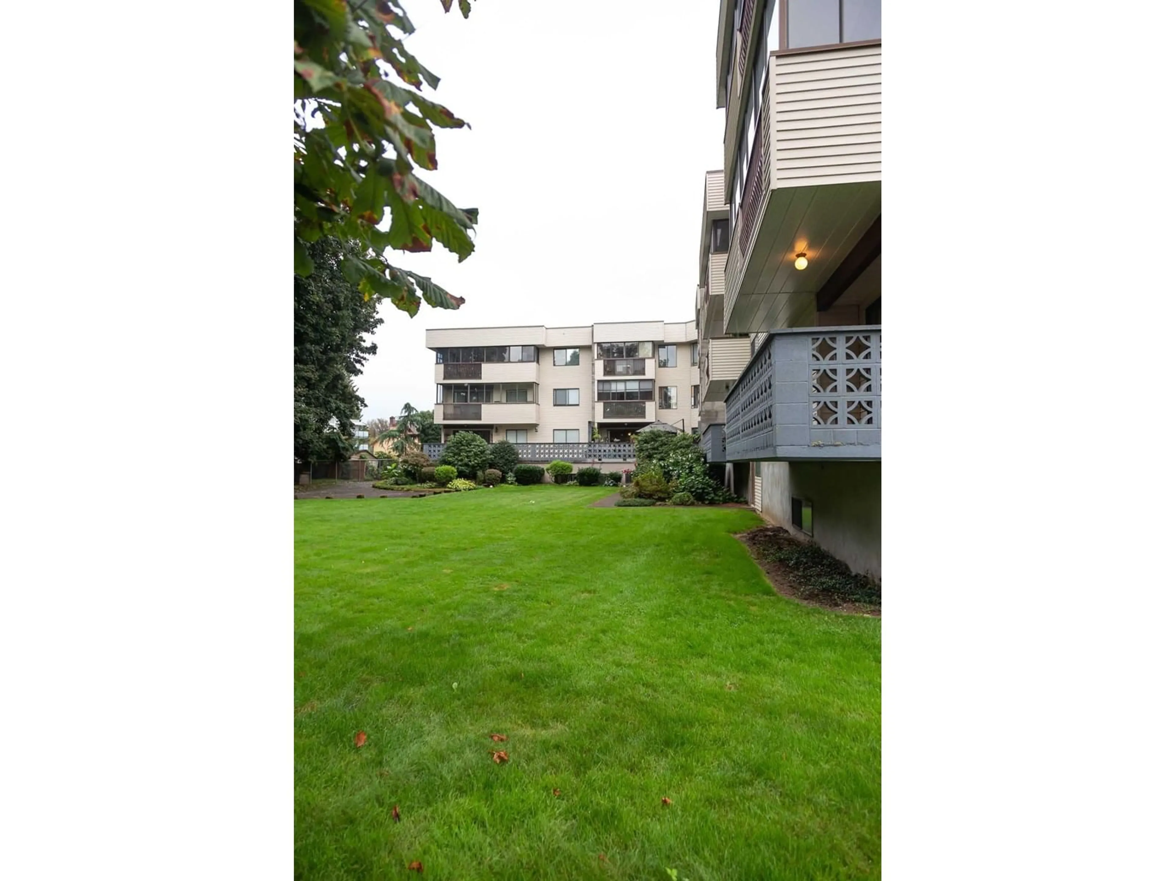 Patio, unknown for 205 - 33369 OLD YALE, Abbotsford British Columbia V2S2J6
