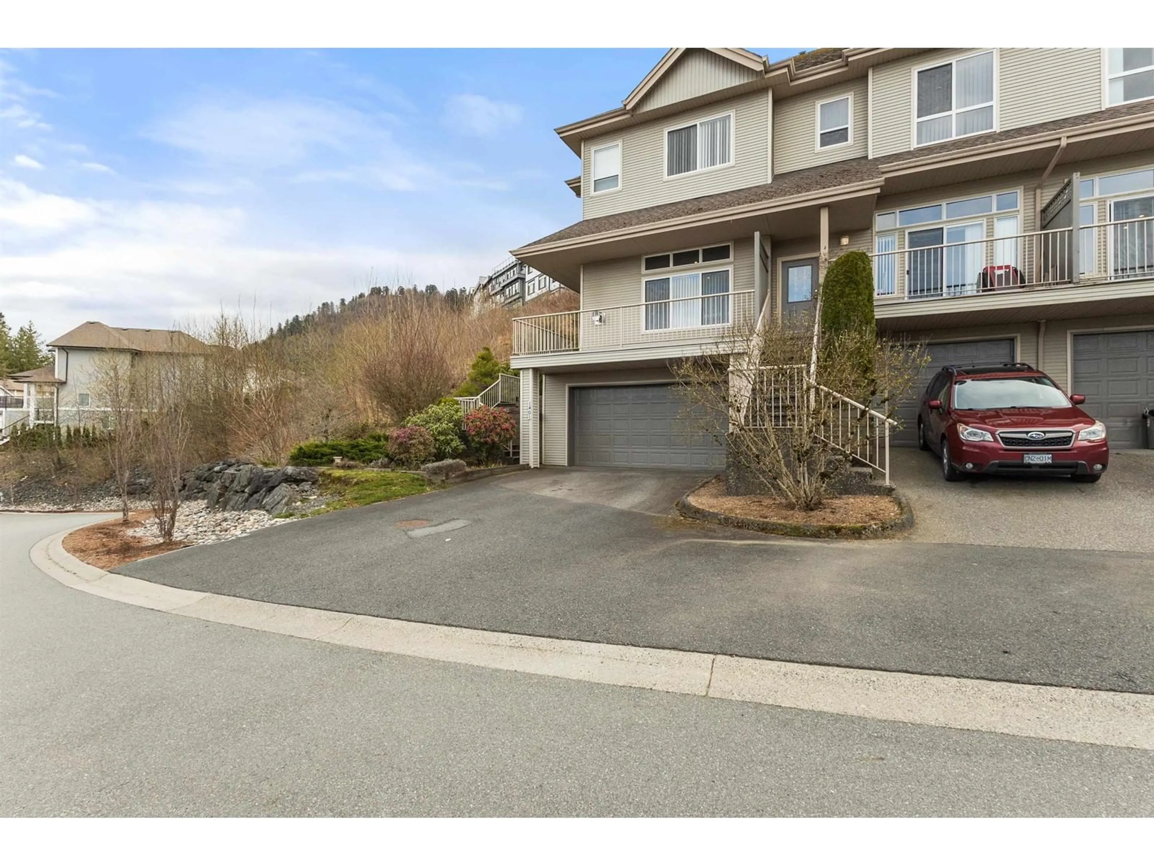 A pic from outside/outdoor area/front of a property/back of a property/a pic from drone, street for 1401 - 5260 GOLDSPRING PLACE, Chilliwack British Columbia V2R5S5