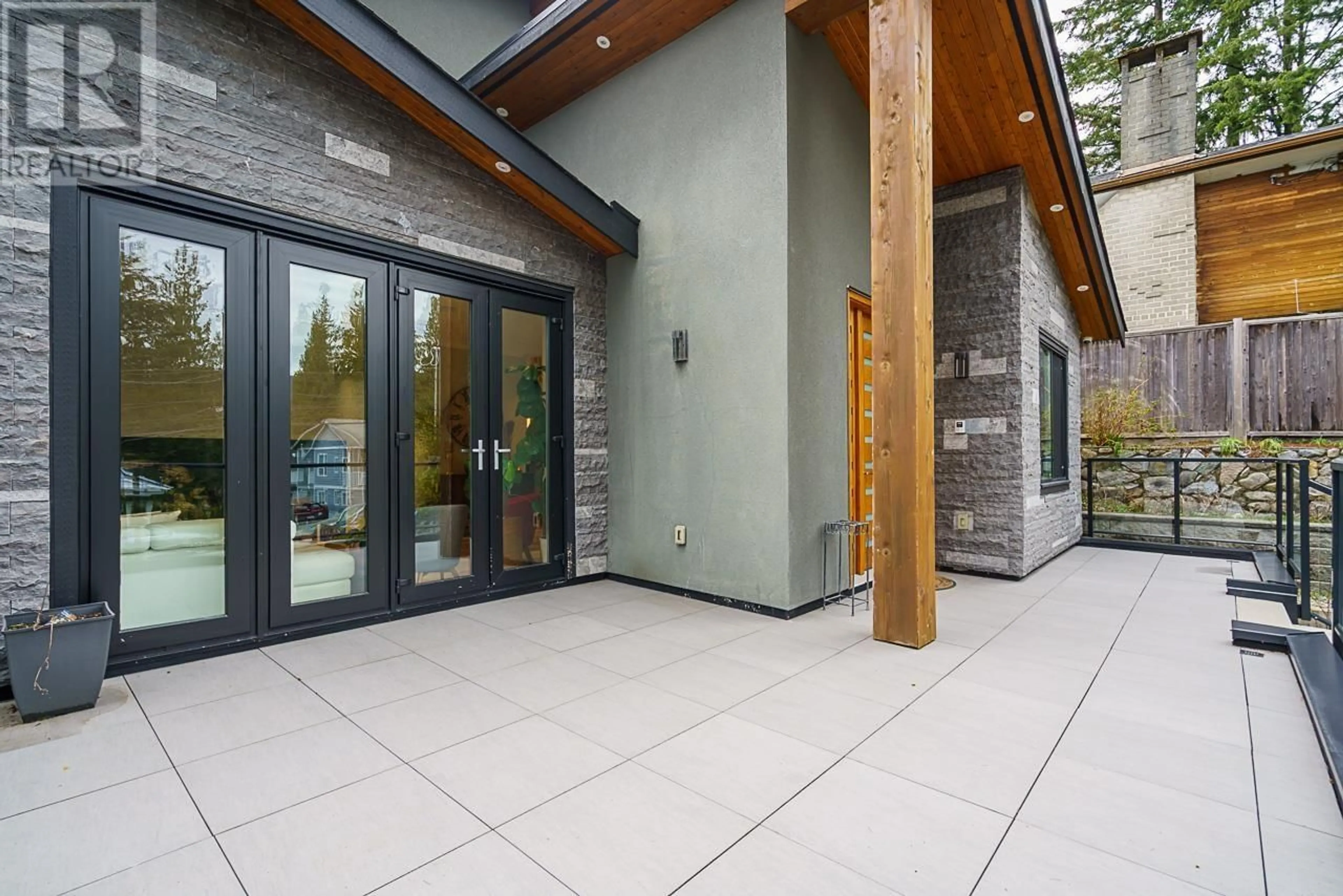 Patio, unknown for 4365 MOUNTAIN HIGHWAY, North Vancouver British Columbia V7K2K3