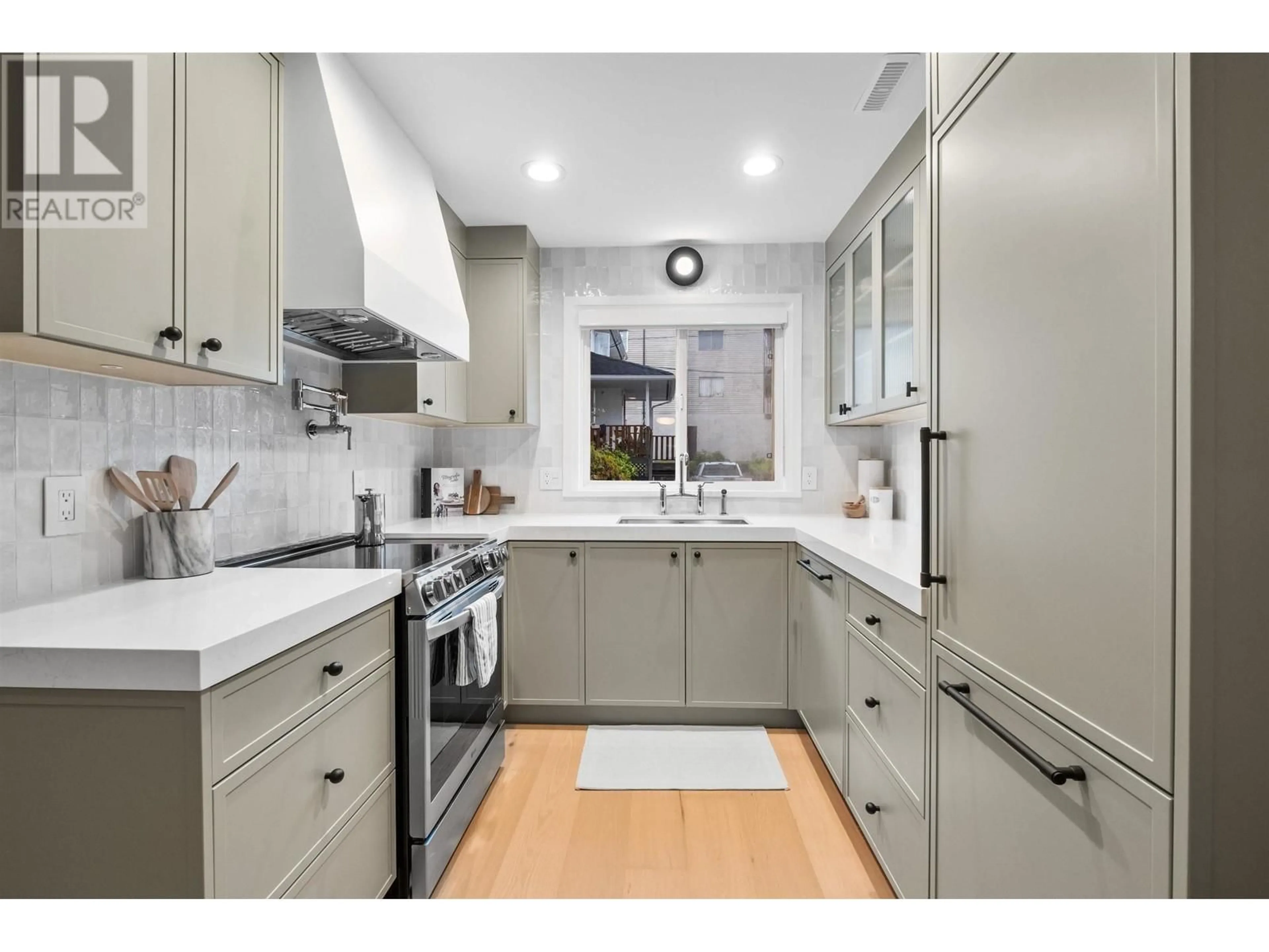 Open concept kitchen, ceramic/tile floor for 106 26TH STREET, North Vancouver British Columbia V7N1A5