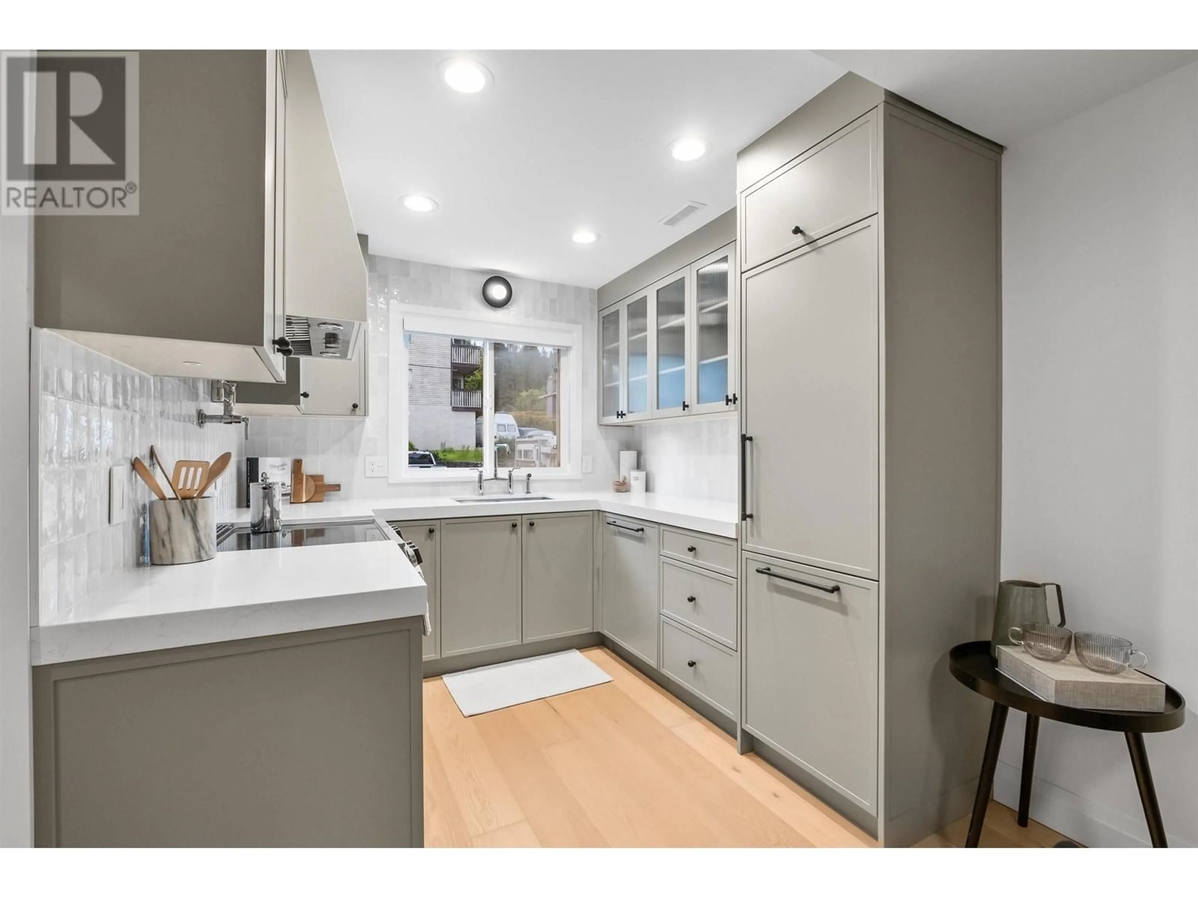 Unknown for 106 26TH STREET, North Vancouver British Columbia V7N1A5