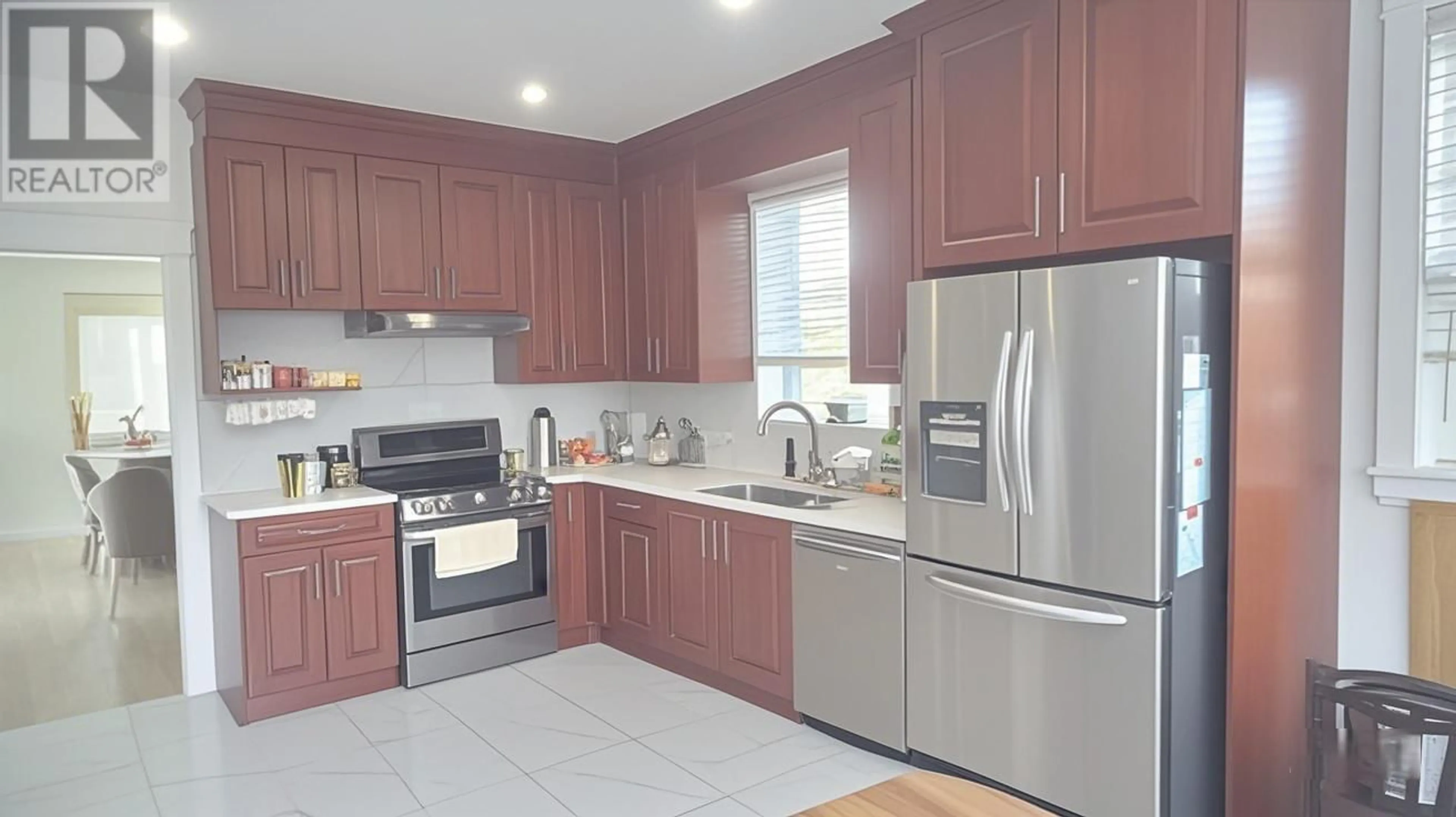 Standard kitchen, ceramic/tile floor for 2929 3RD AVENUE, Vancouver British Columbia V5M1H7