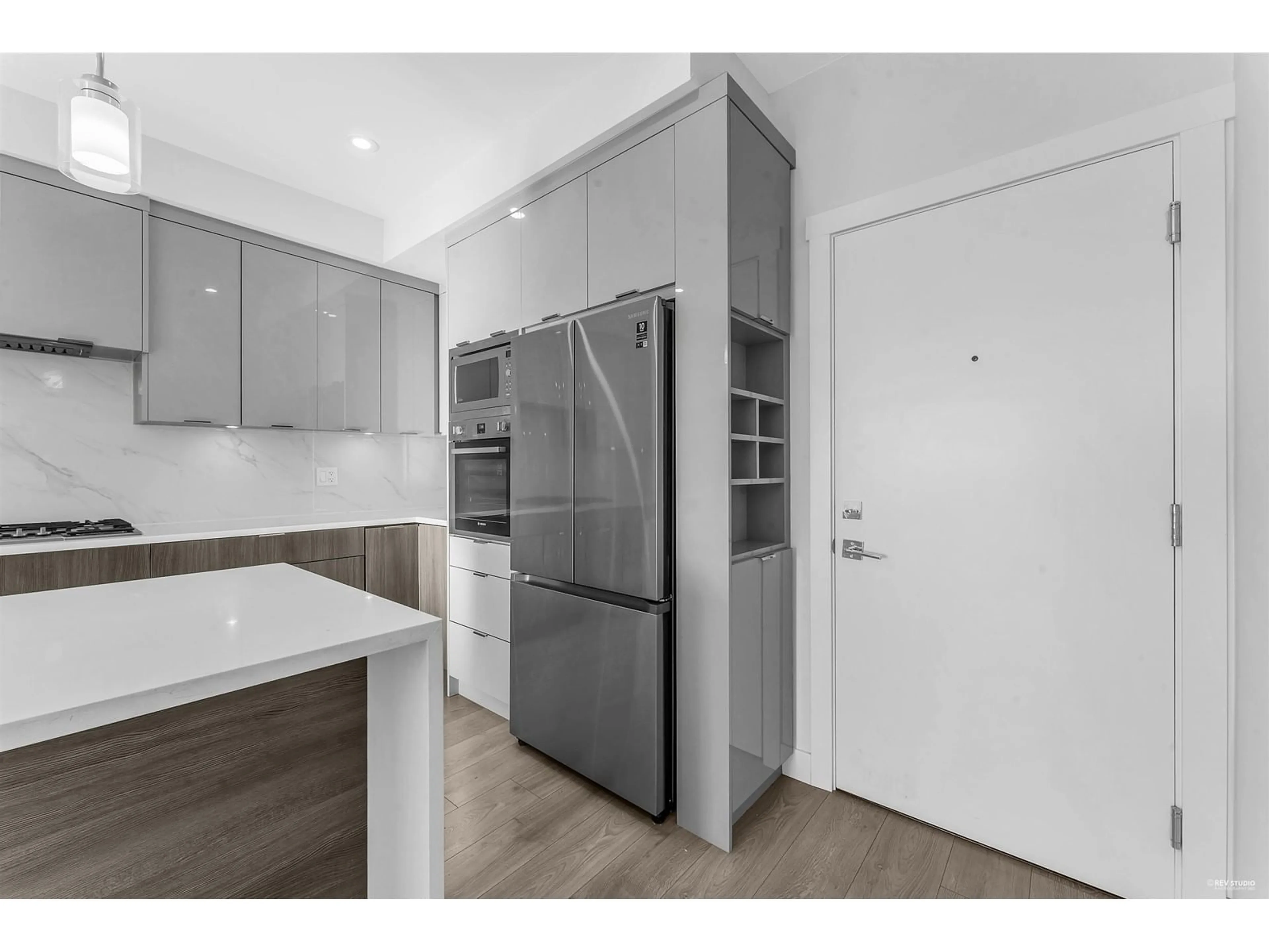Standard kitchen, unknown for 406 - 14438 72, Surrey British Columbia V3S0B6