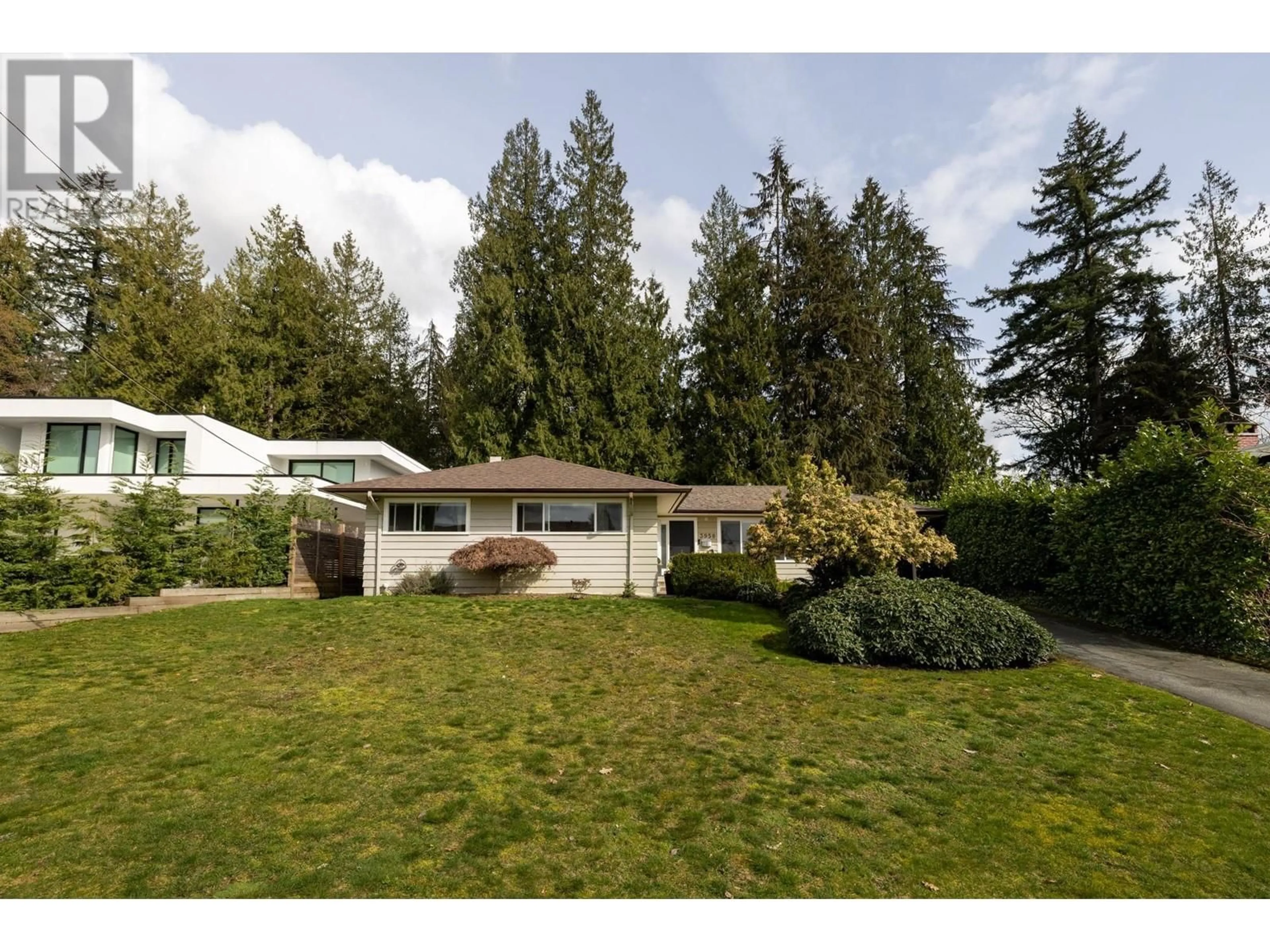 A pic from outside/outdoor area/front of a property/back of a property/a pic from drone, unknown for 3950 TRENTON PLACE, North Vancouver British Columbia V7R3G5