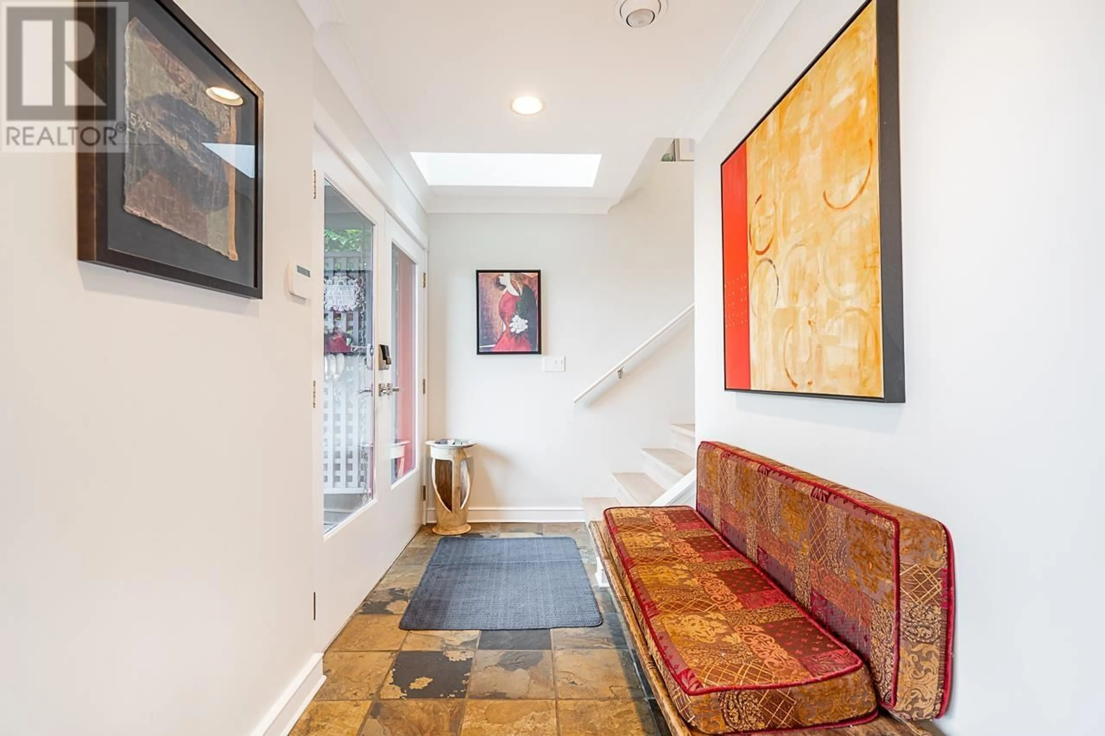 Indoor foyer for 6236 WELLINGTON AVENUE, West Vancouver British Columbia V7W2H4