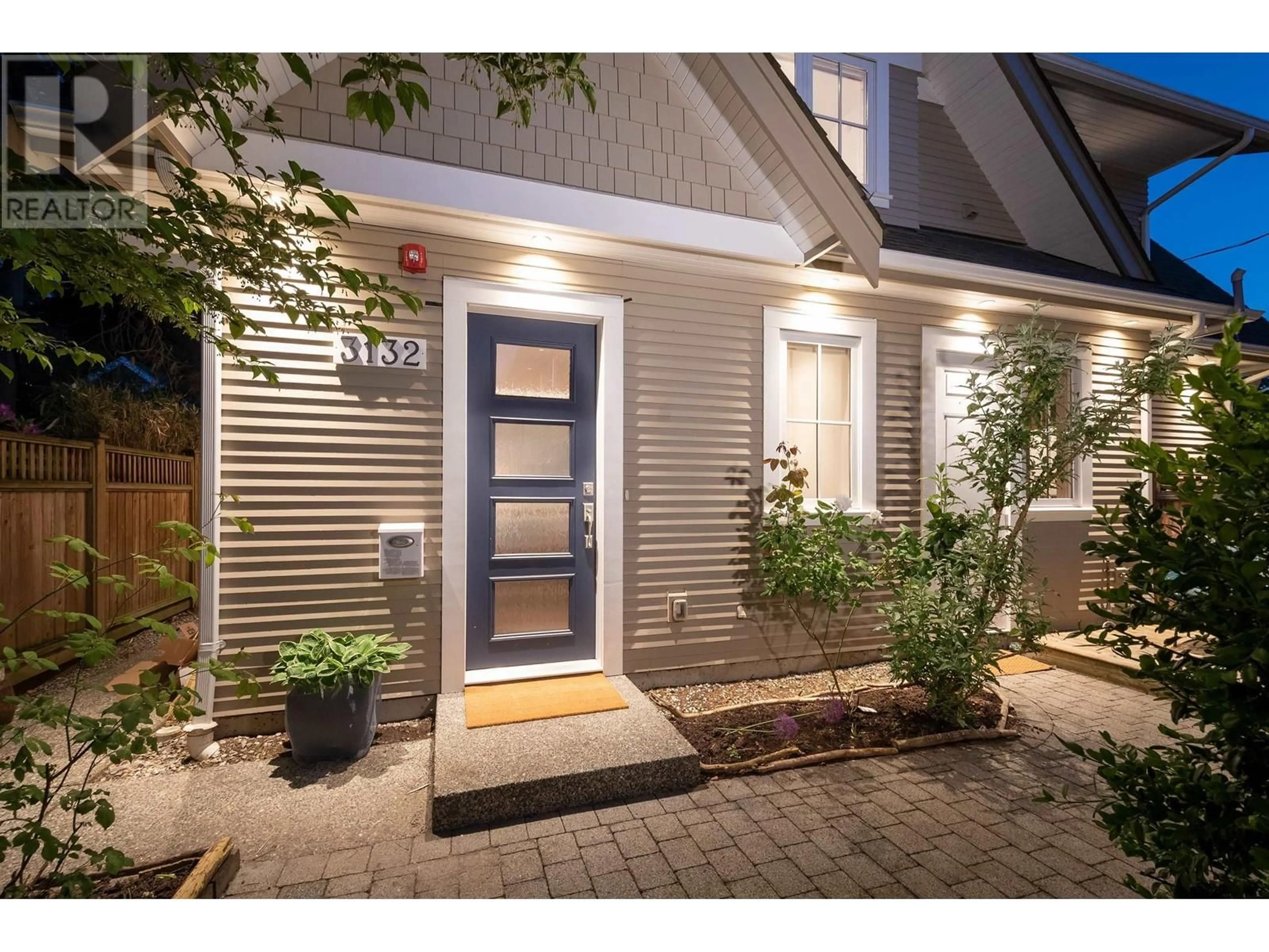 Indoor entryway for 3132 7TH AVENUE, Vancouver British Columbia V6K2A1