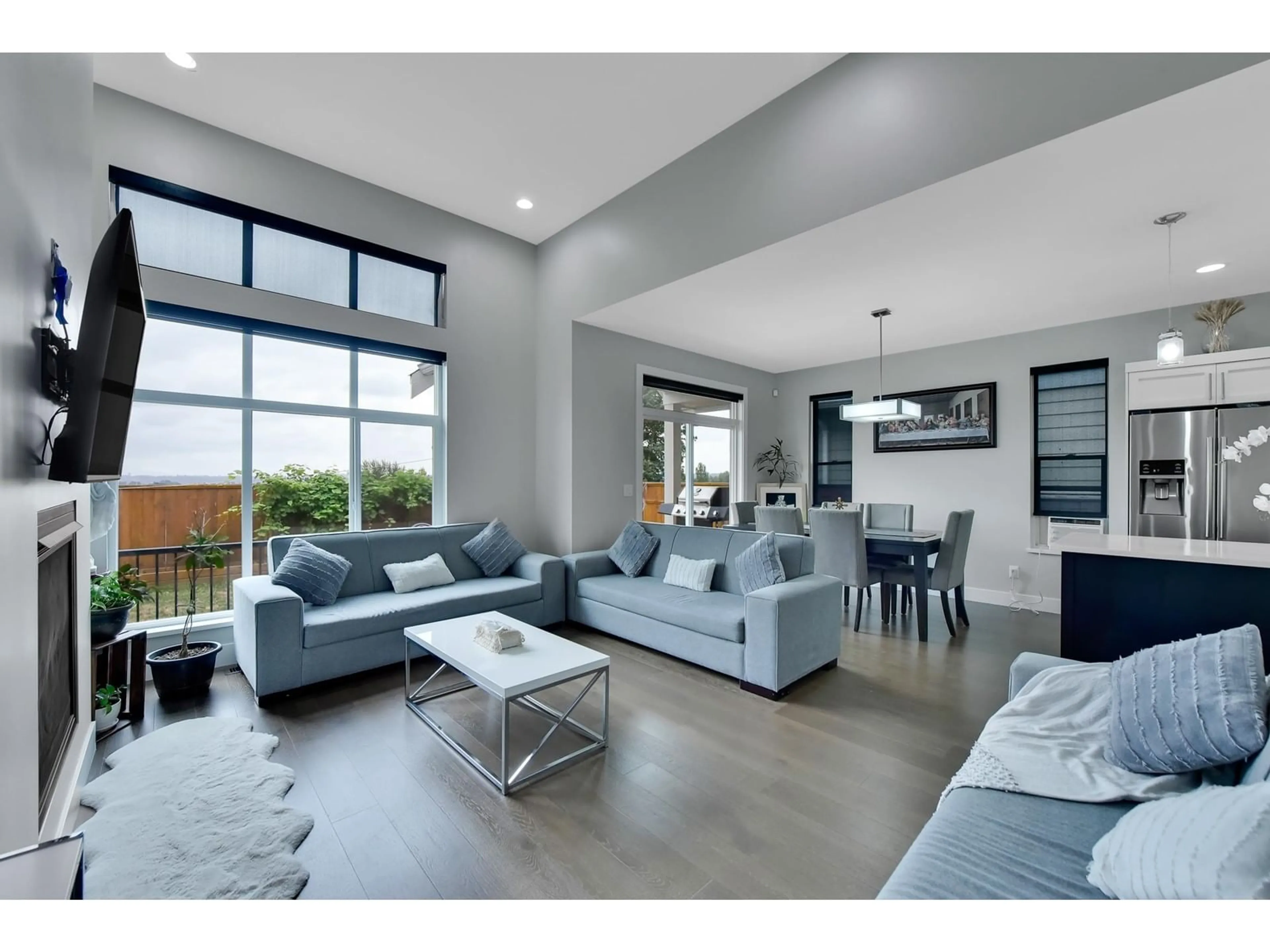 Living room with furniture, unknown for 32586 ROSS, Mission British Columbia V2V0G4