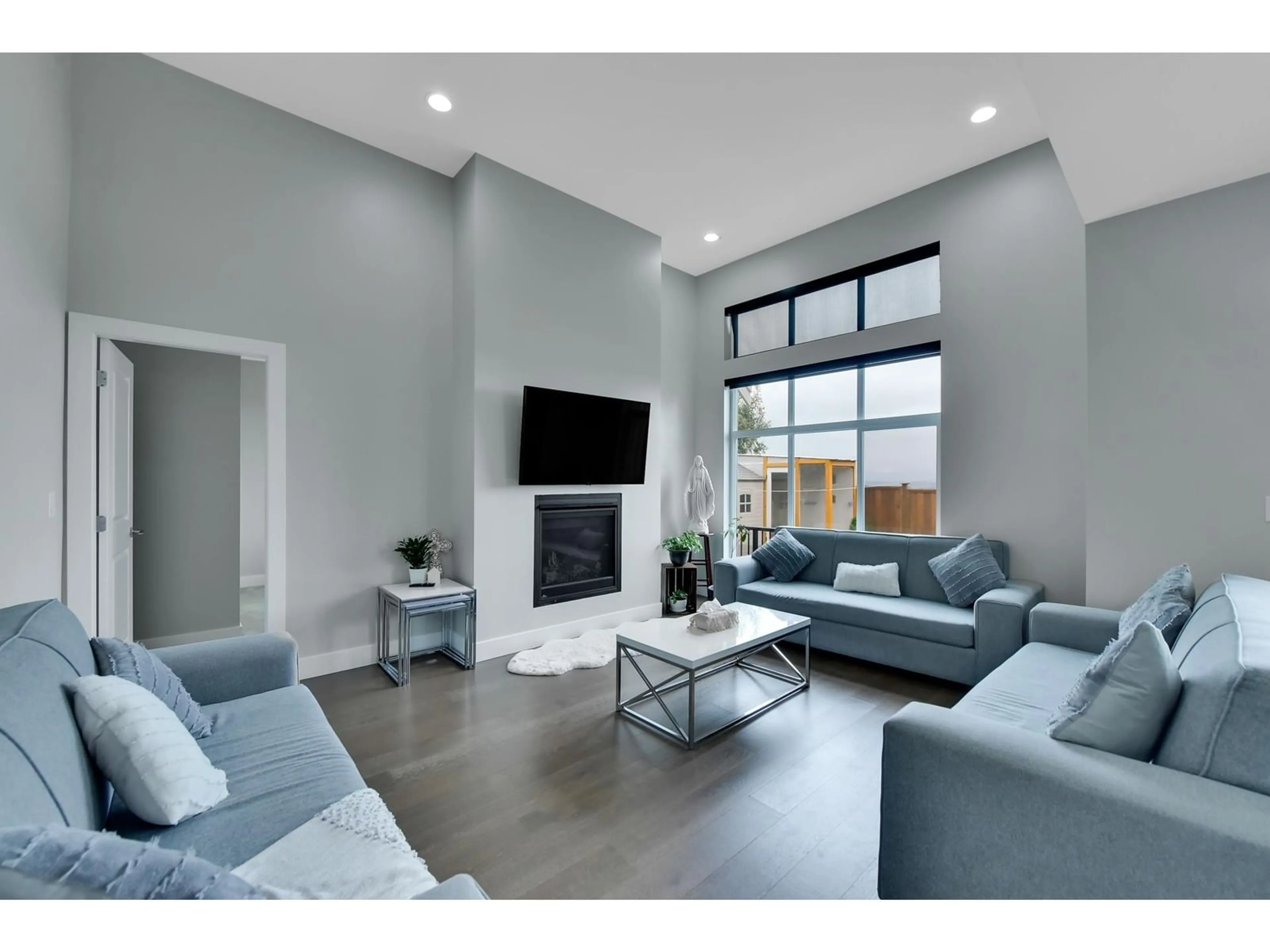 Living room with furniture, unknown for 32586 ROSS, Mission British Columbia V2V0G4