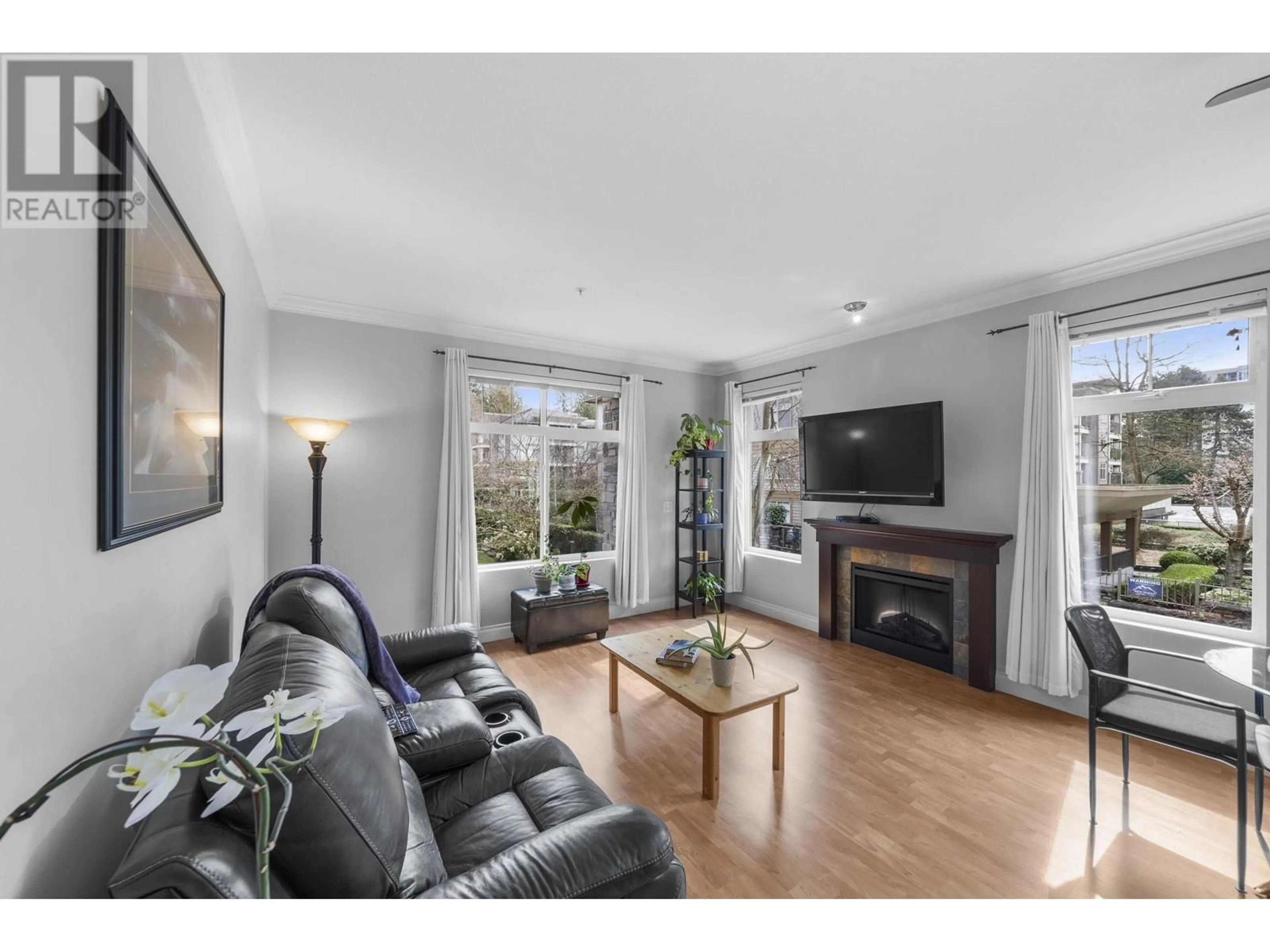 Living room with furniture, wood/laminate floor for 224 - 12258 224TH STREET, Maple Ridge British Columbia V2X8Y7