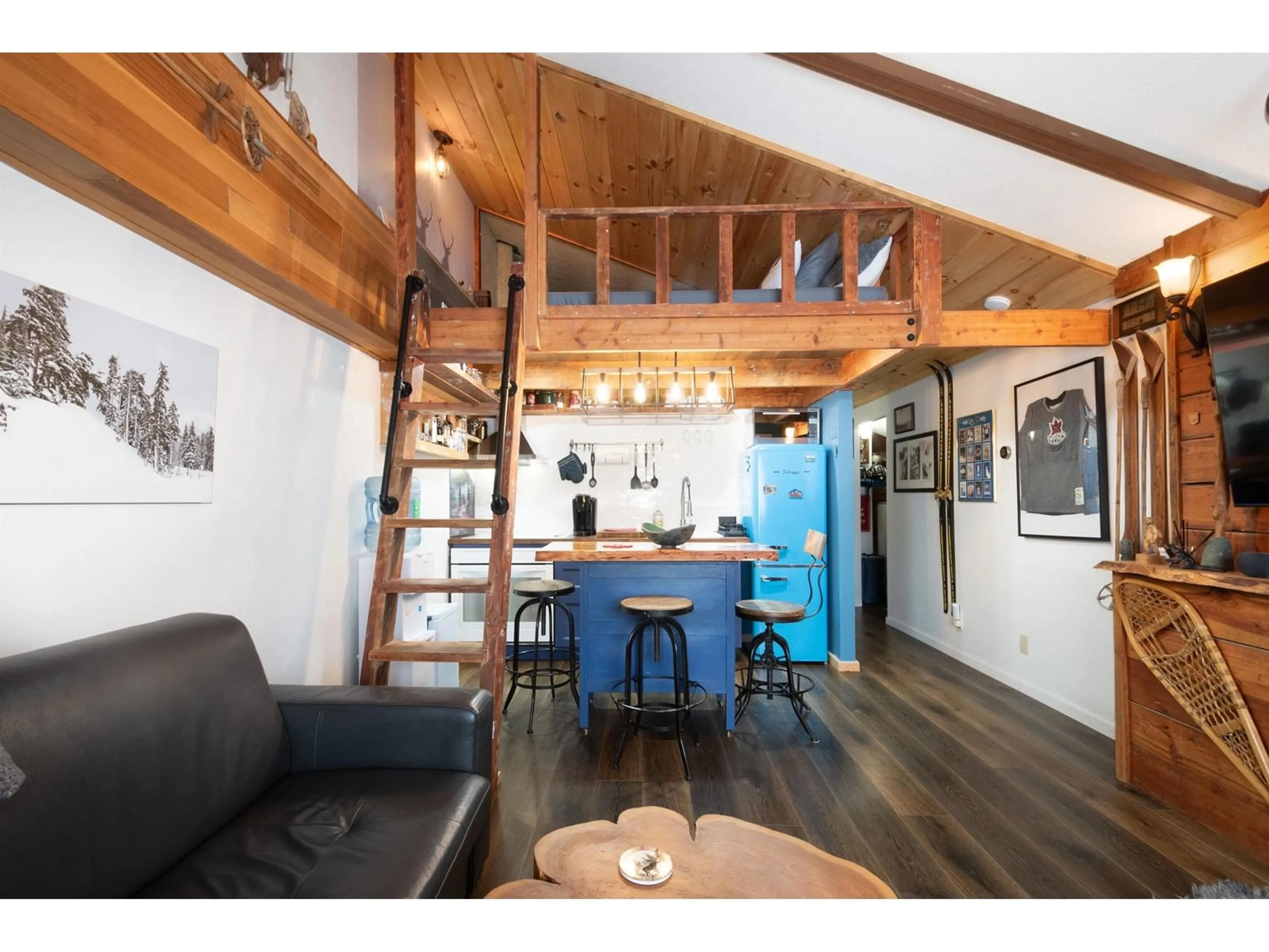 Open concept kitchen, wood/laminate floor for 601B - 21000 ENZIAN, Agassiz British Columbia V0M1A1