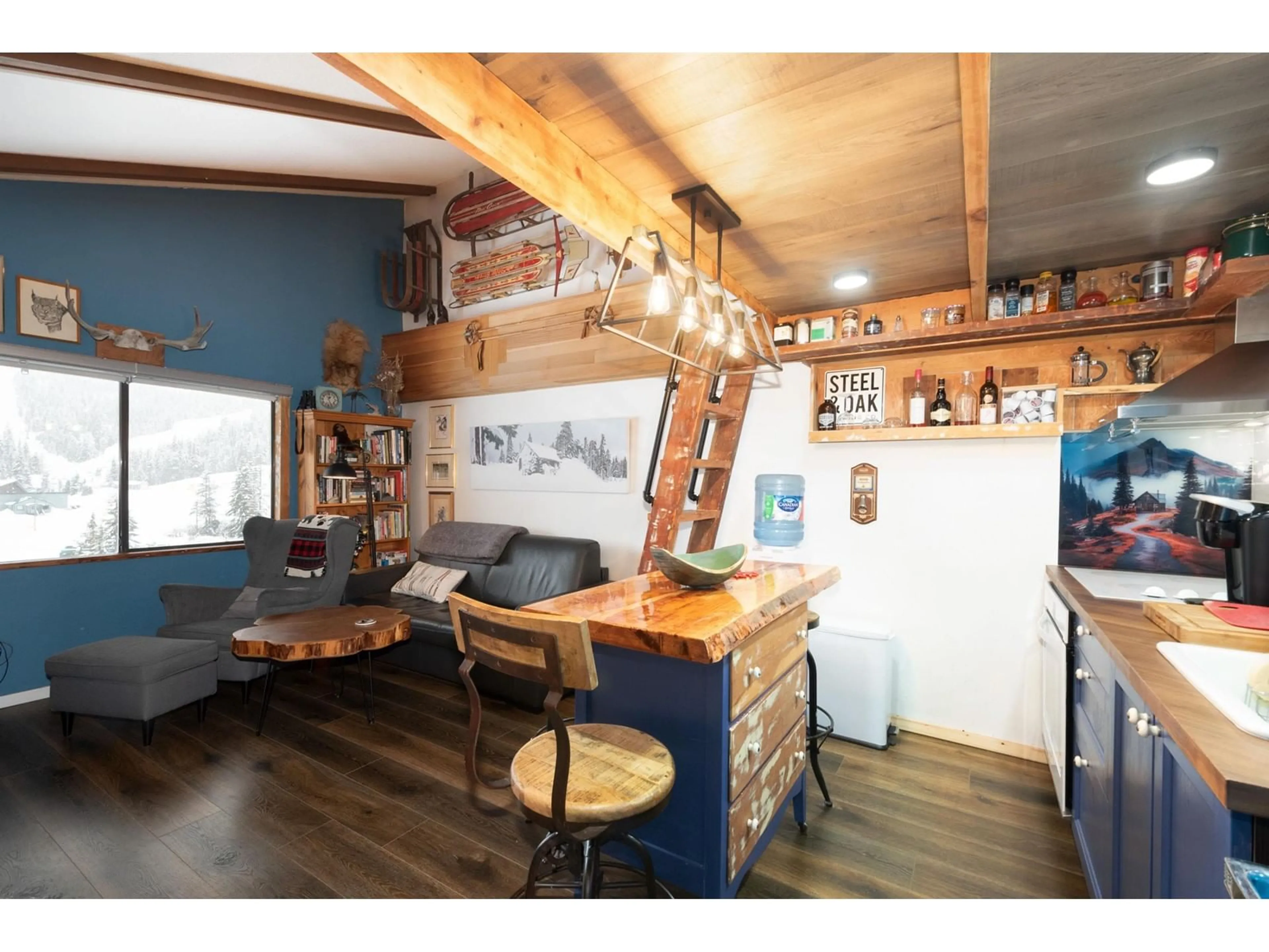 Rustic kitchen, wood/laminate floor for 601B - 21000 ENZIAN, Agassiz British Columbia V0M1A1