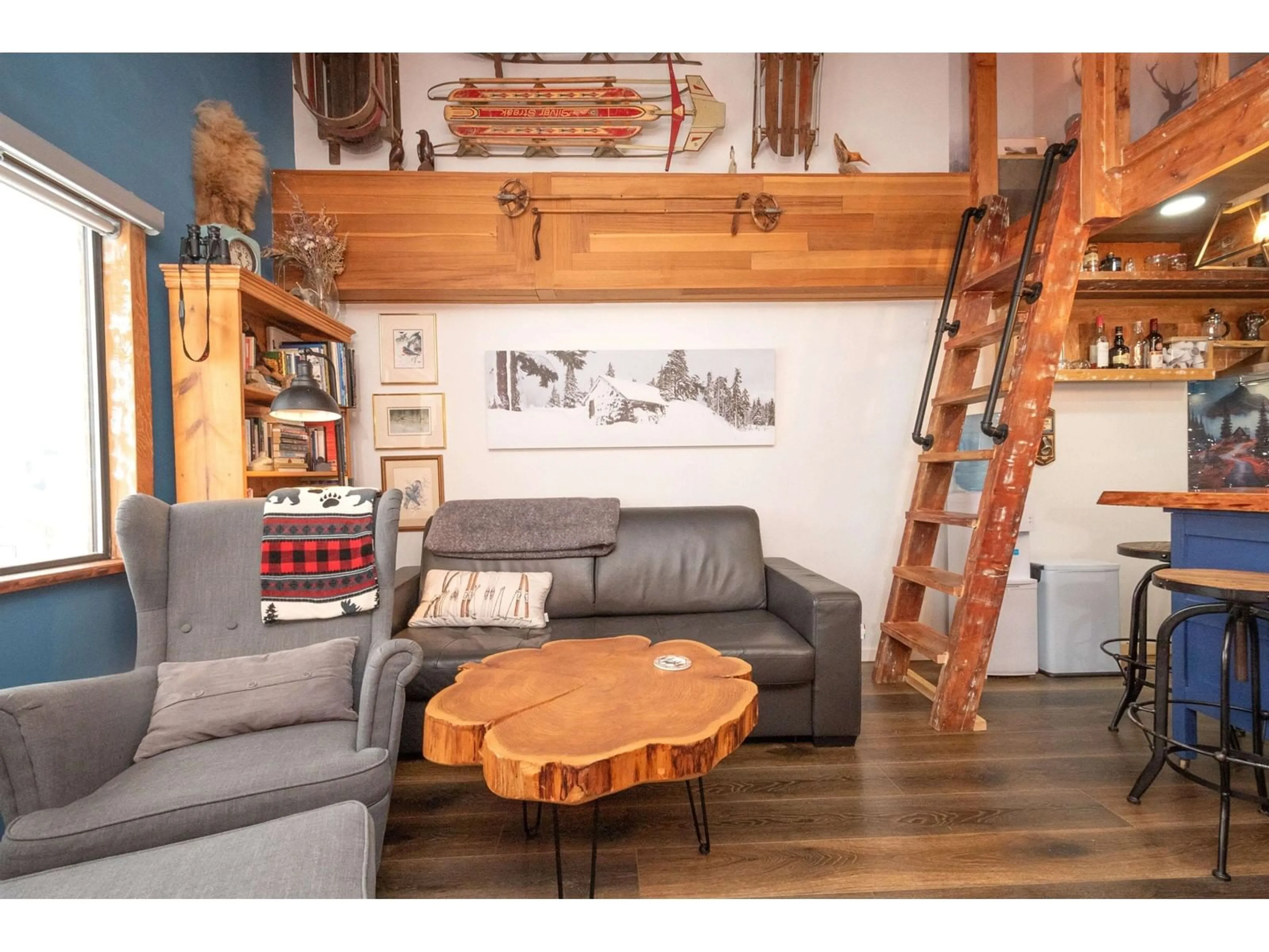 Living room with furniture, wood/laminate floor for 601B - 21000 ENZIAN, Agassiz British Columbia V0M1A1