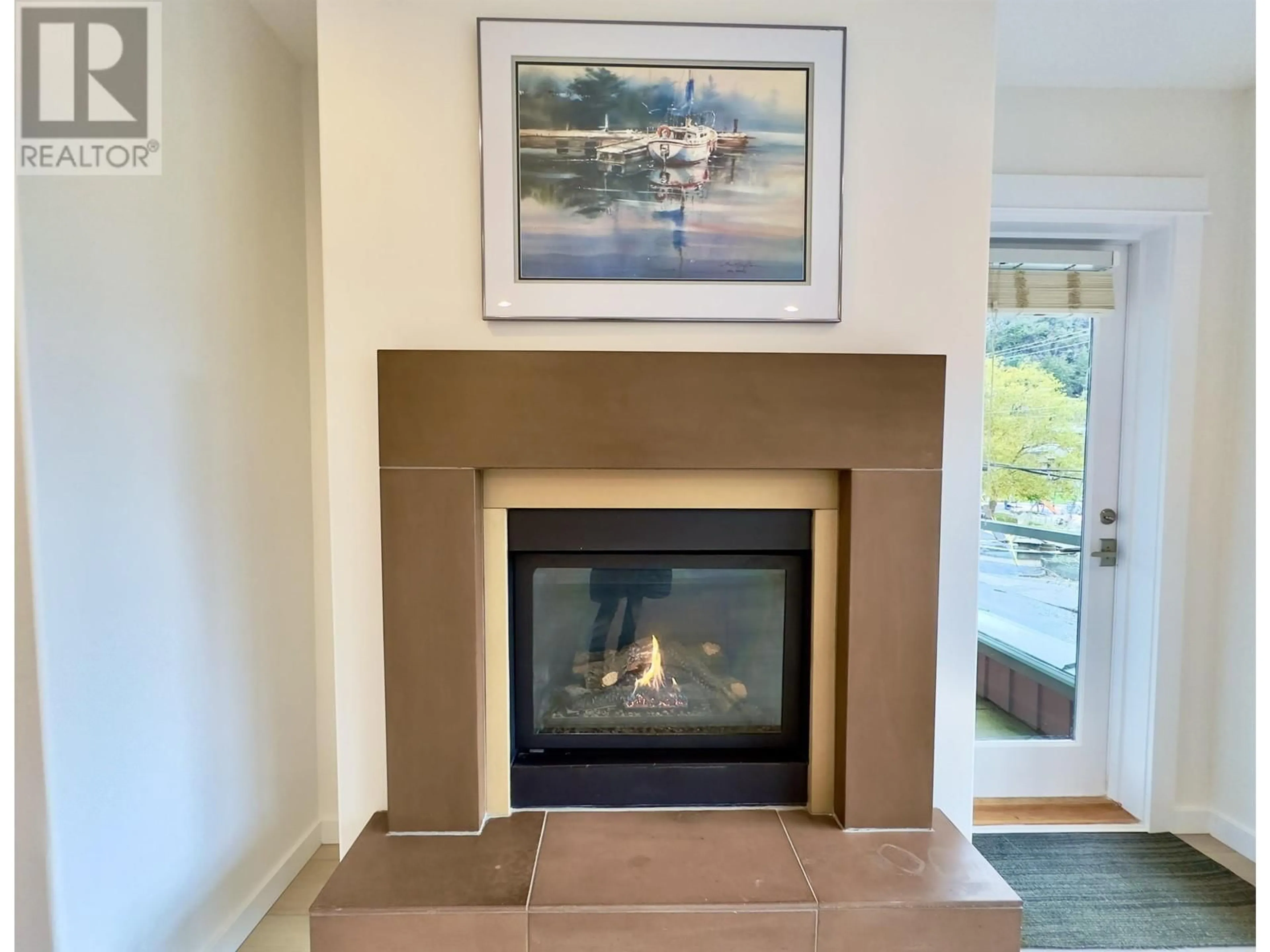 A pic of a room for 201 - 6688 ROYAL AVENUE, West Vancouver British Columbia V7W2B9