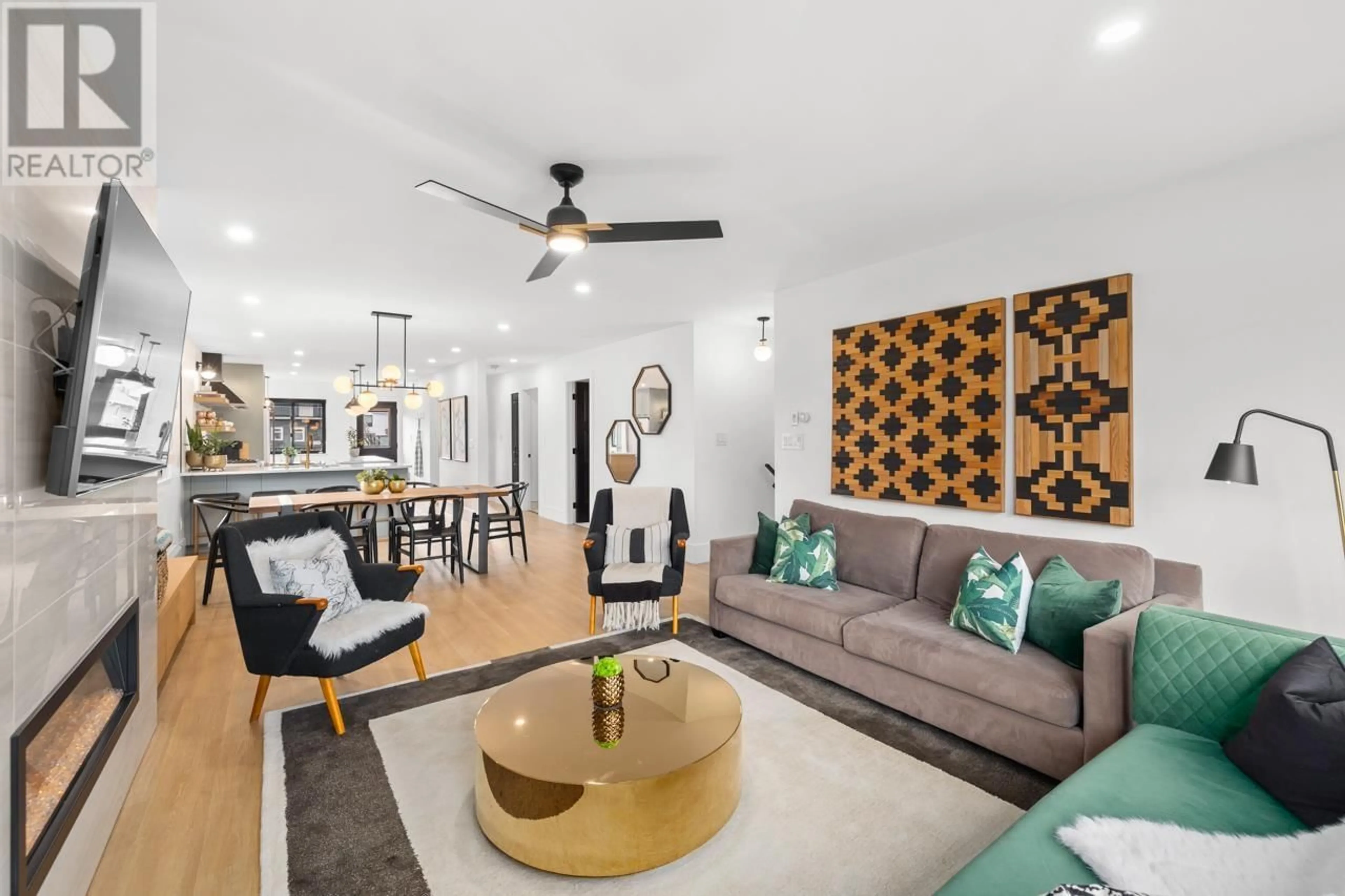 Living room with furniture, unknown for 2188 MANNERING AVENUE, Vancouver British Columbia V5N3C4