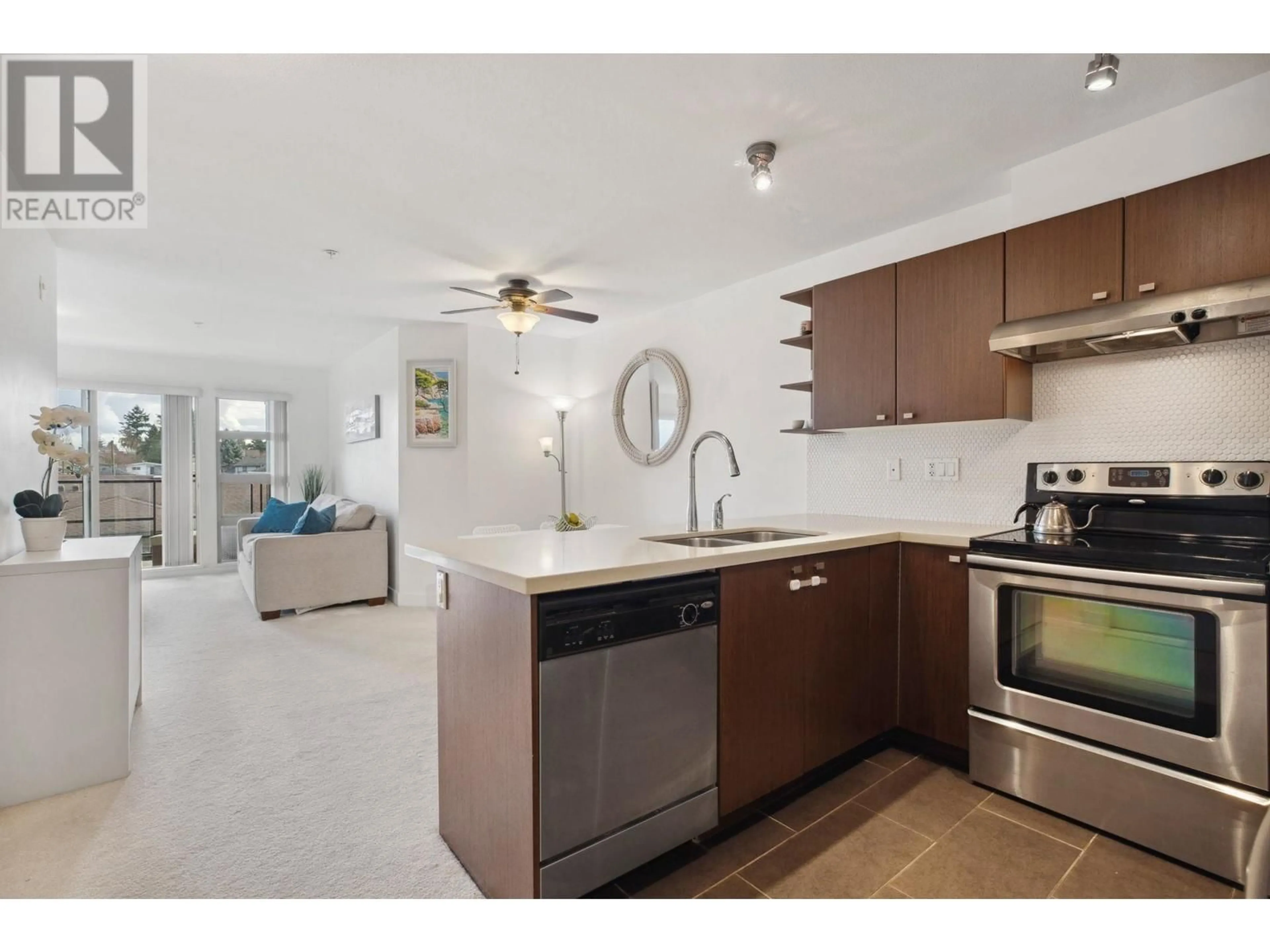 Open concept kitchen, unknown for 312 - 738 29TH AVENUE, Vancouver British Columbia V5V0B6