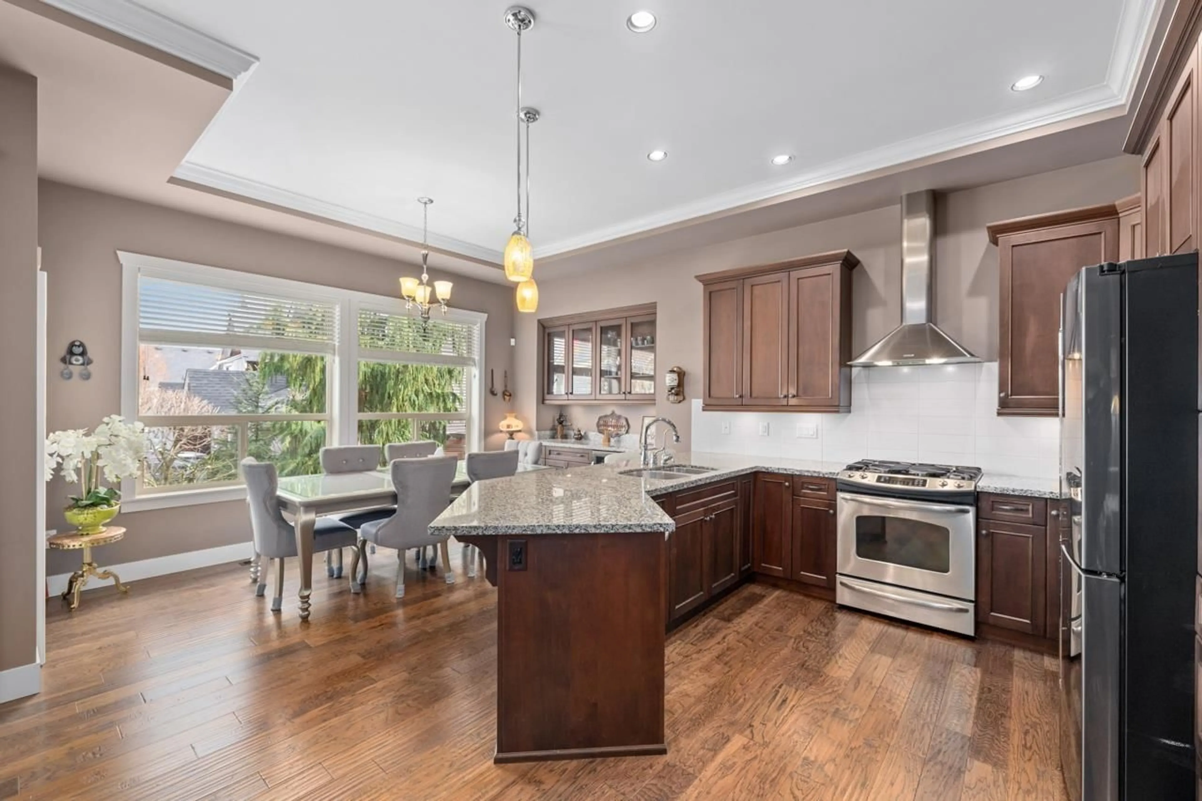 Open concept kitchen, unknown for 21083 78B, Langley British Columbia V2Y0H4